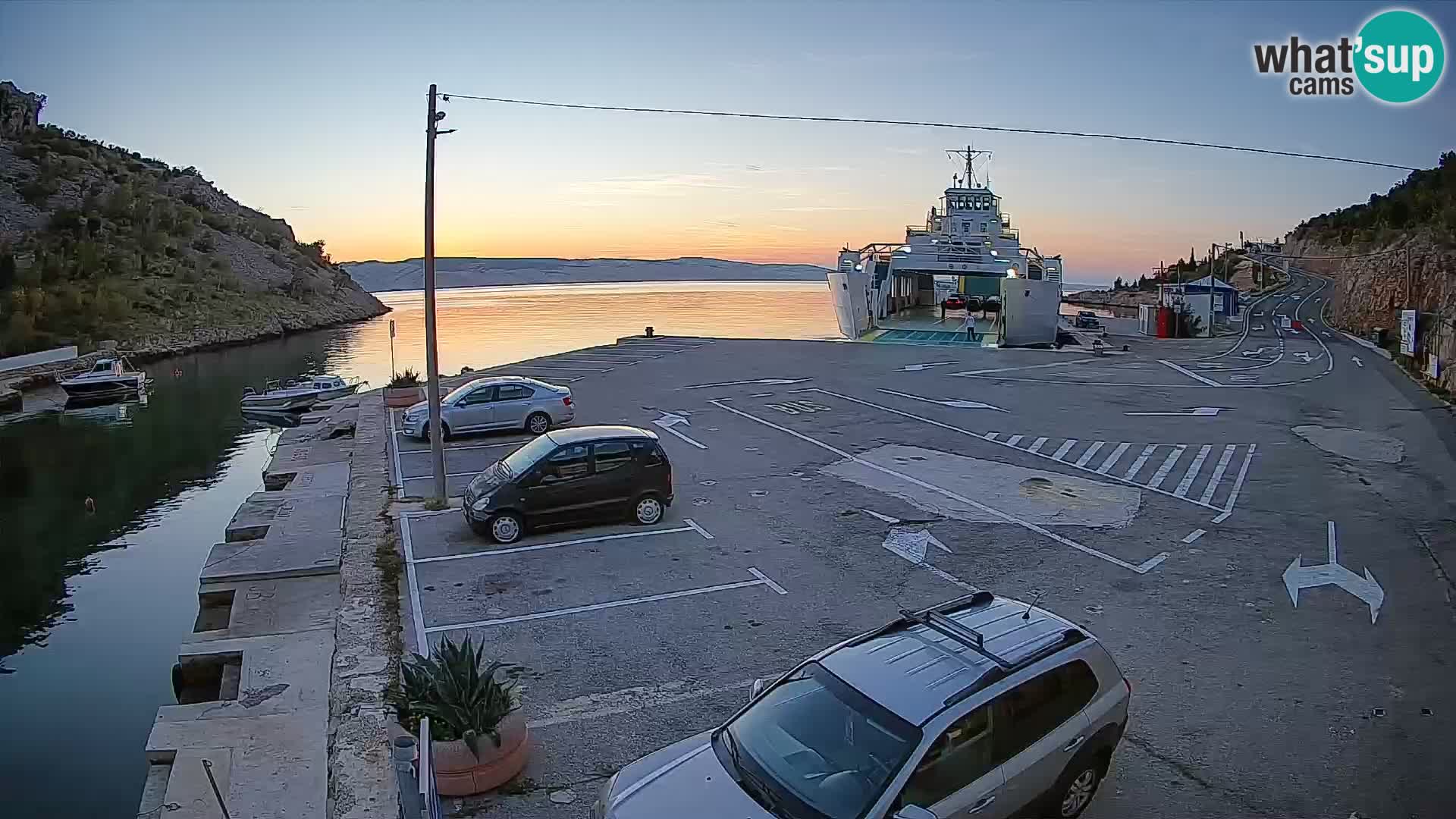 Web kamera trajektna luka Prizna – prema otoku Pag