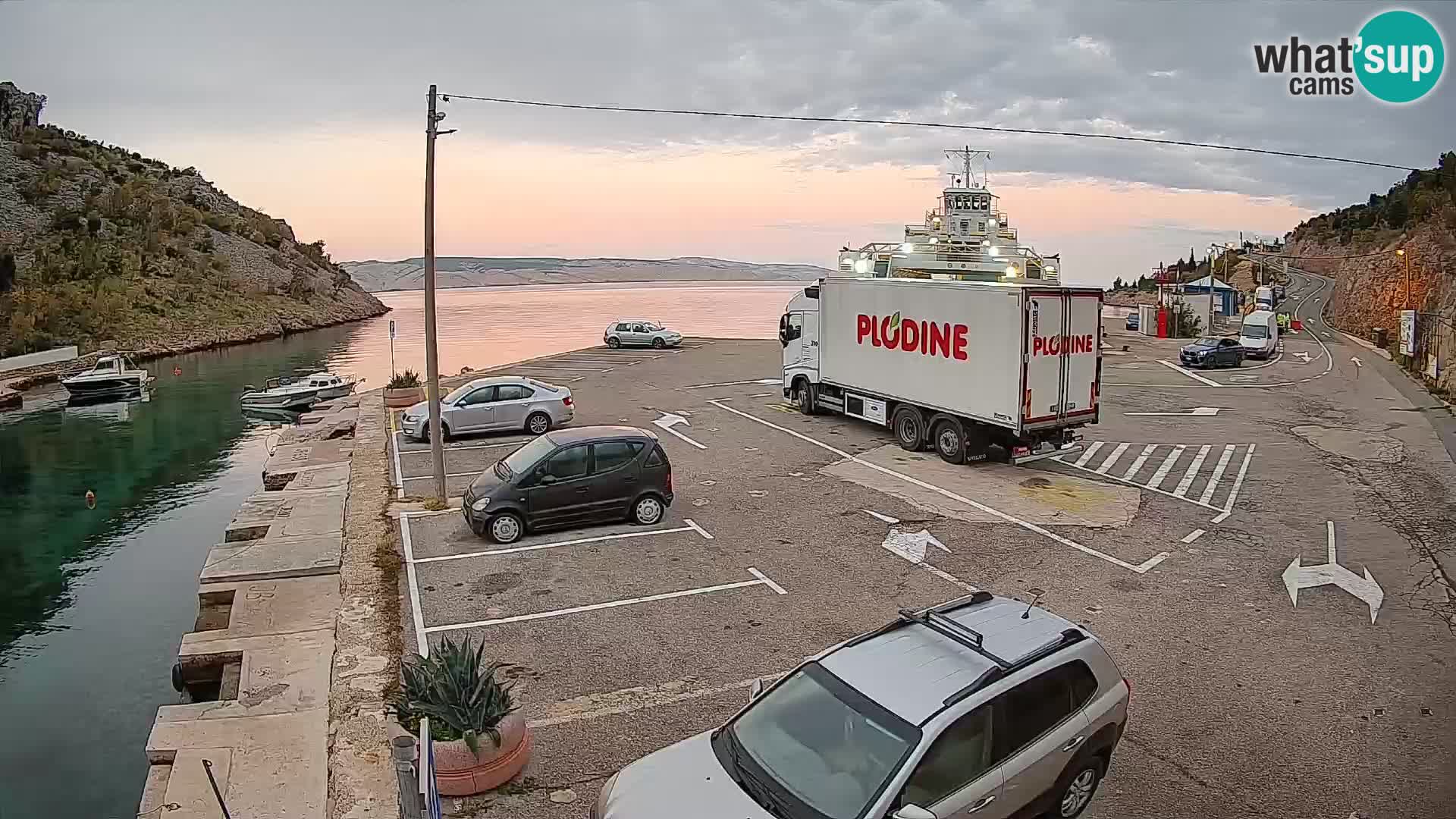 Webcam del puerto de ferris de Prizna – hacia la isla de Pag
