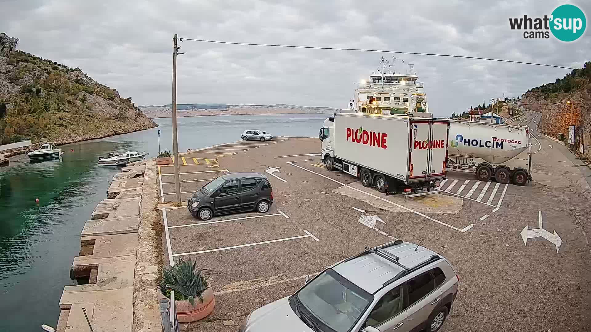 Web kamera trajektna luka Prizna – prema otoku Pag