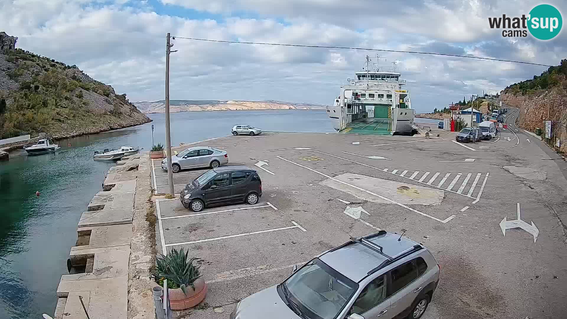 Webcam del puerto de ferris de Prizna – hacia la isla de Pag