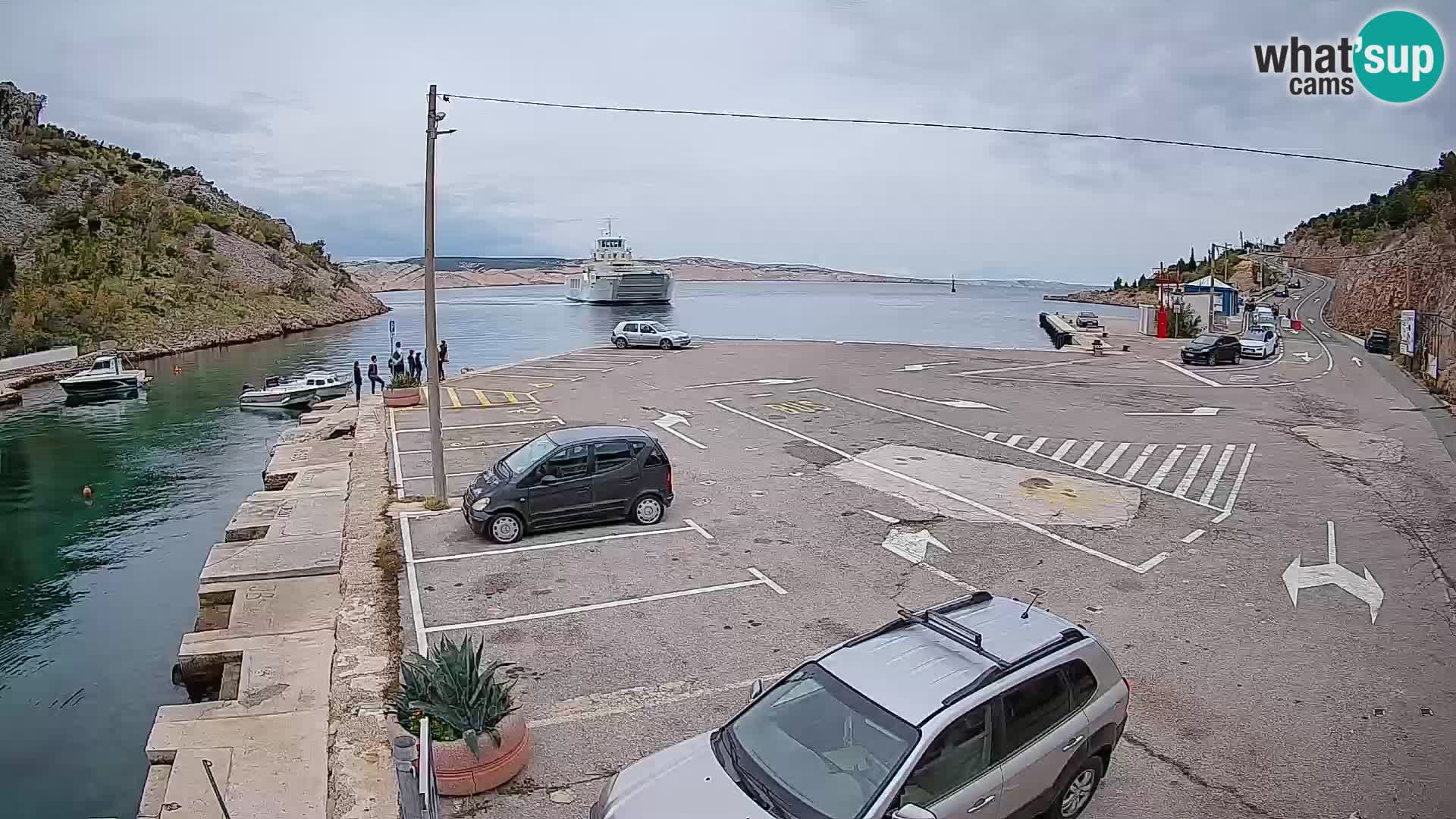 Webcam del puerto de ferris de Prizna – hacia la isla de Pag