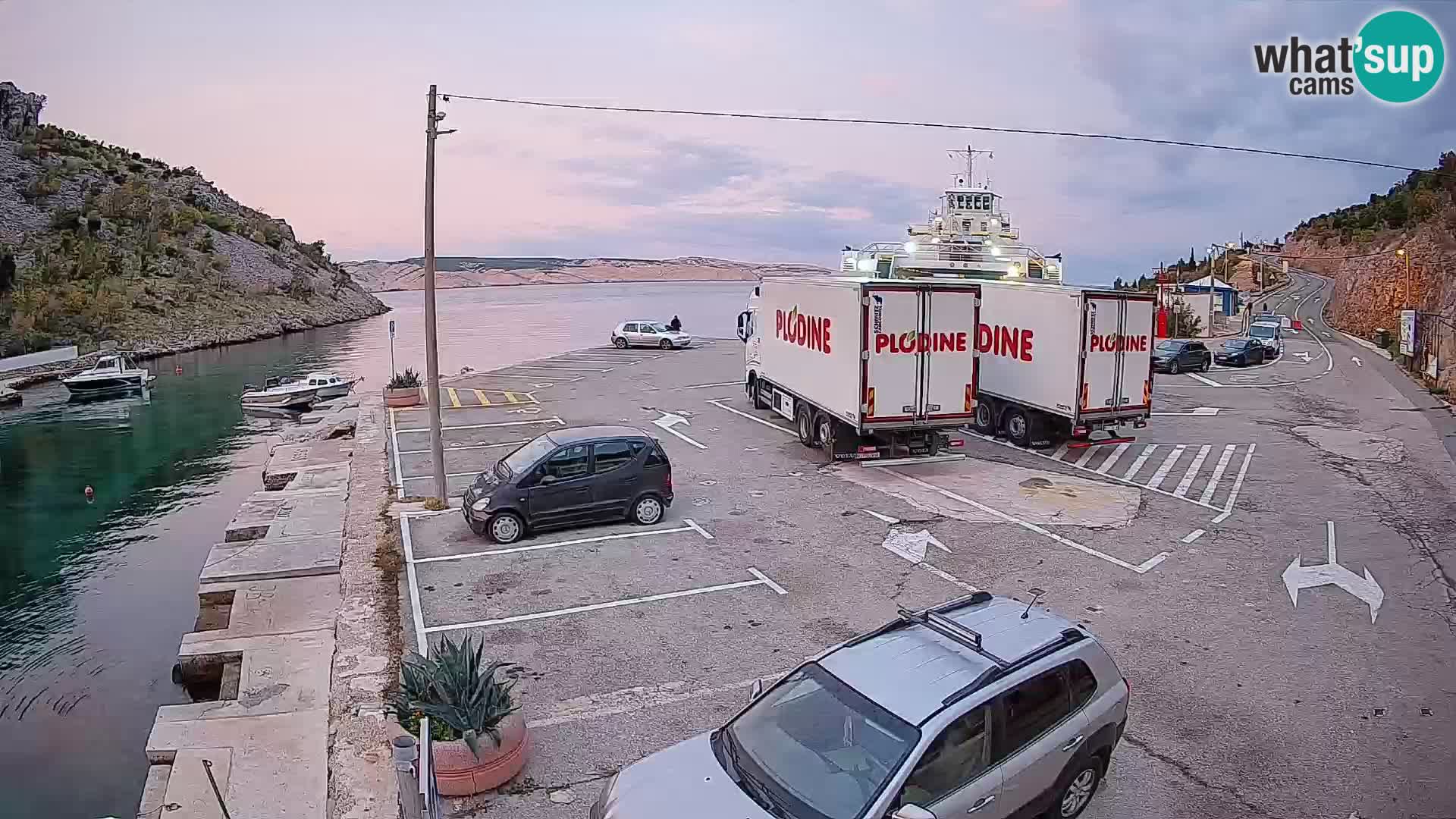Webcam del puerto de ferris de Prizna – hacia la isla de Pag