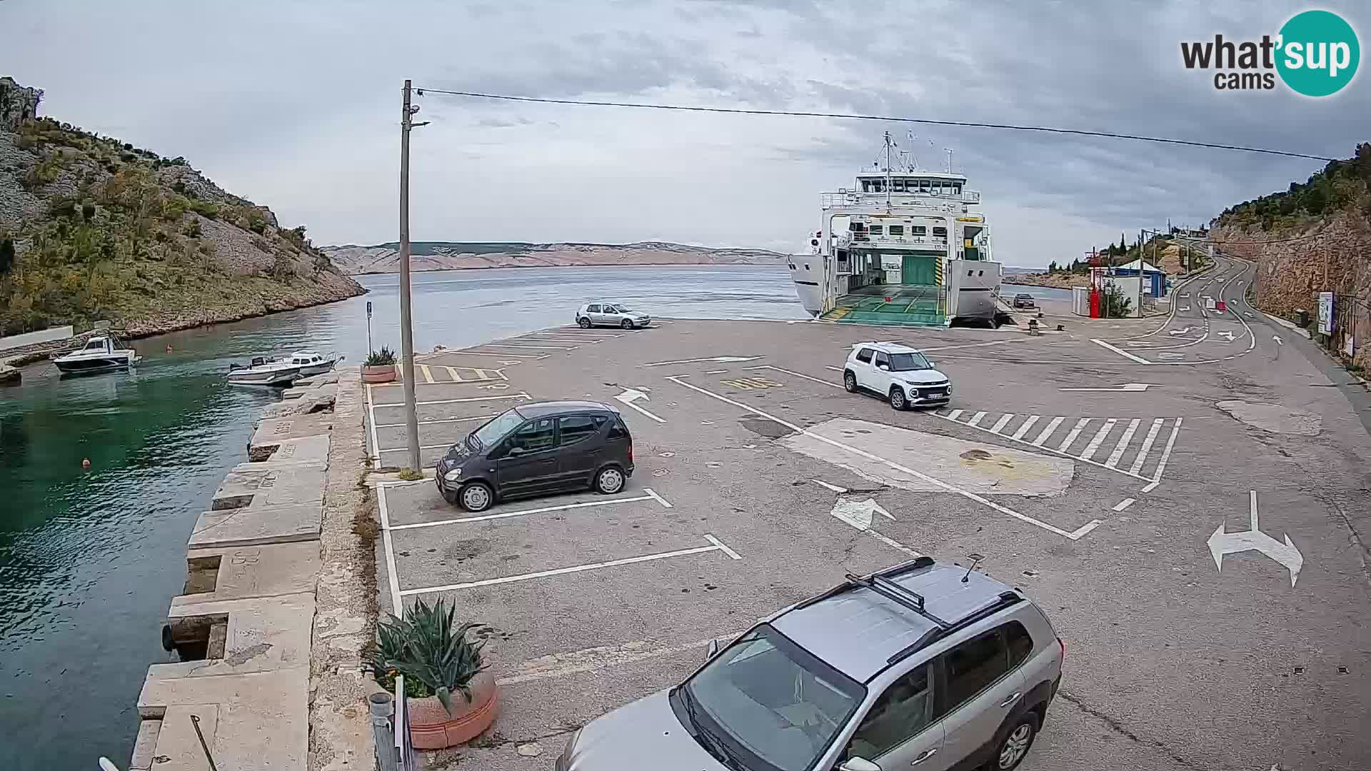 Web kamera trajektna luka Prizna – prema otoku Pag