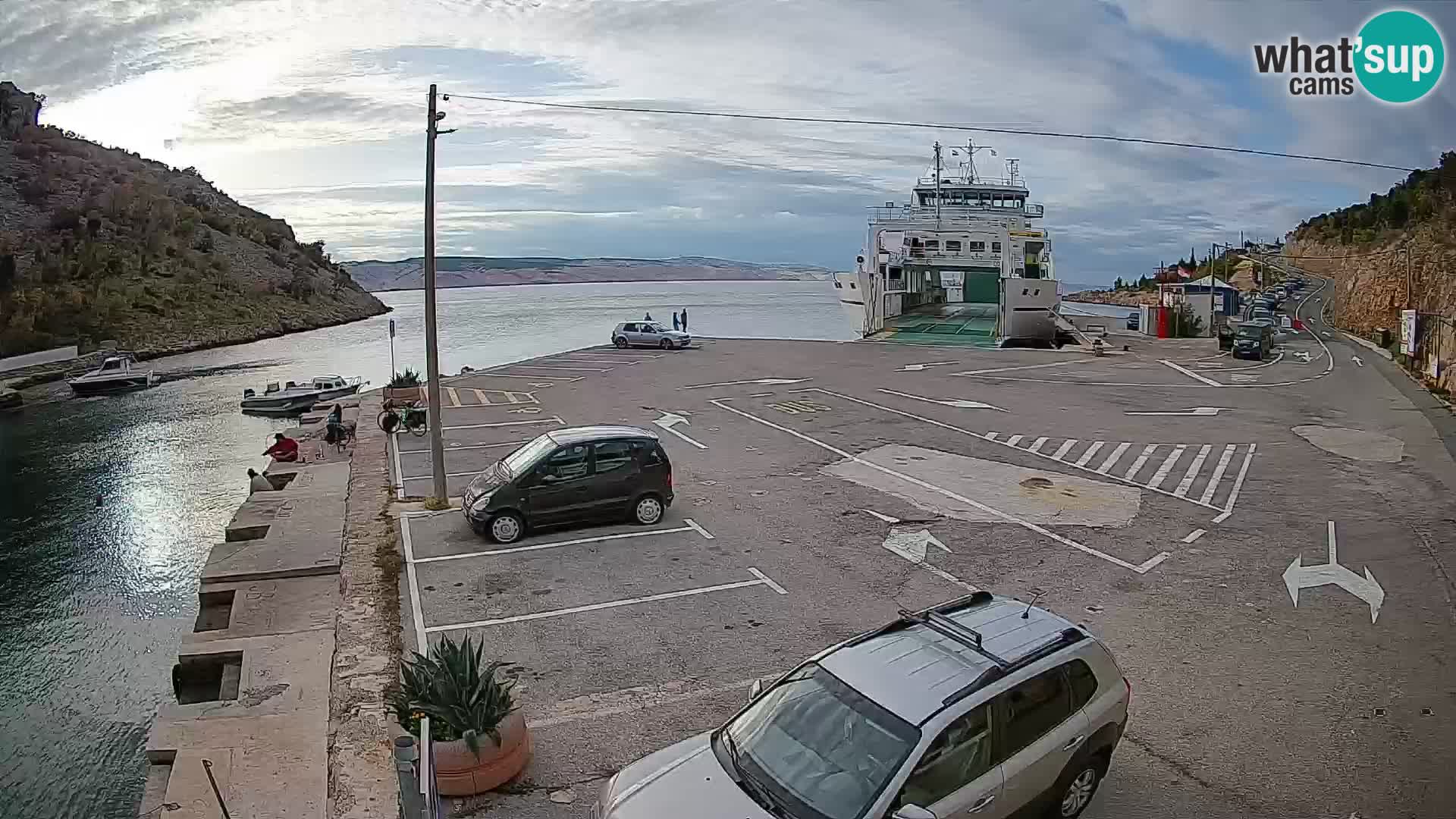 Webcam del puerto de ferris de Prizna – hacia la isla de Pag