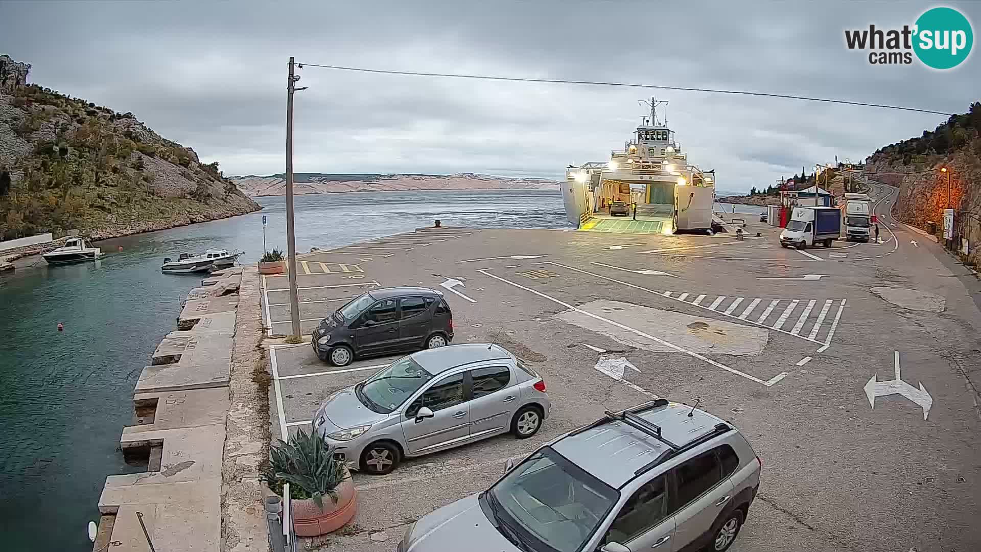 Web kamera trajektna luka Prizna – prema otoku Pag