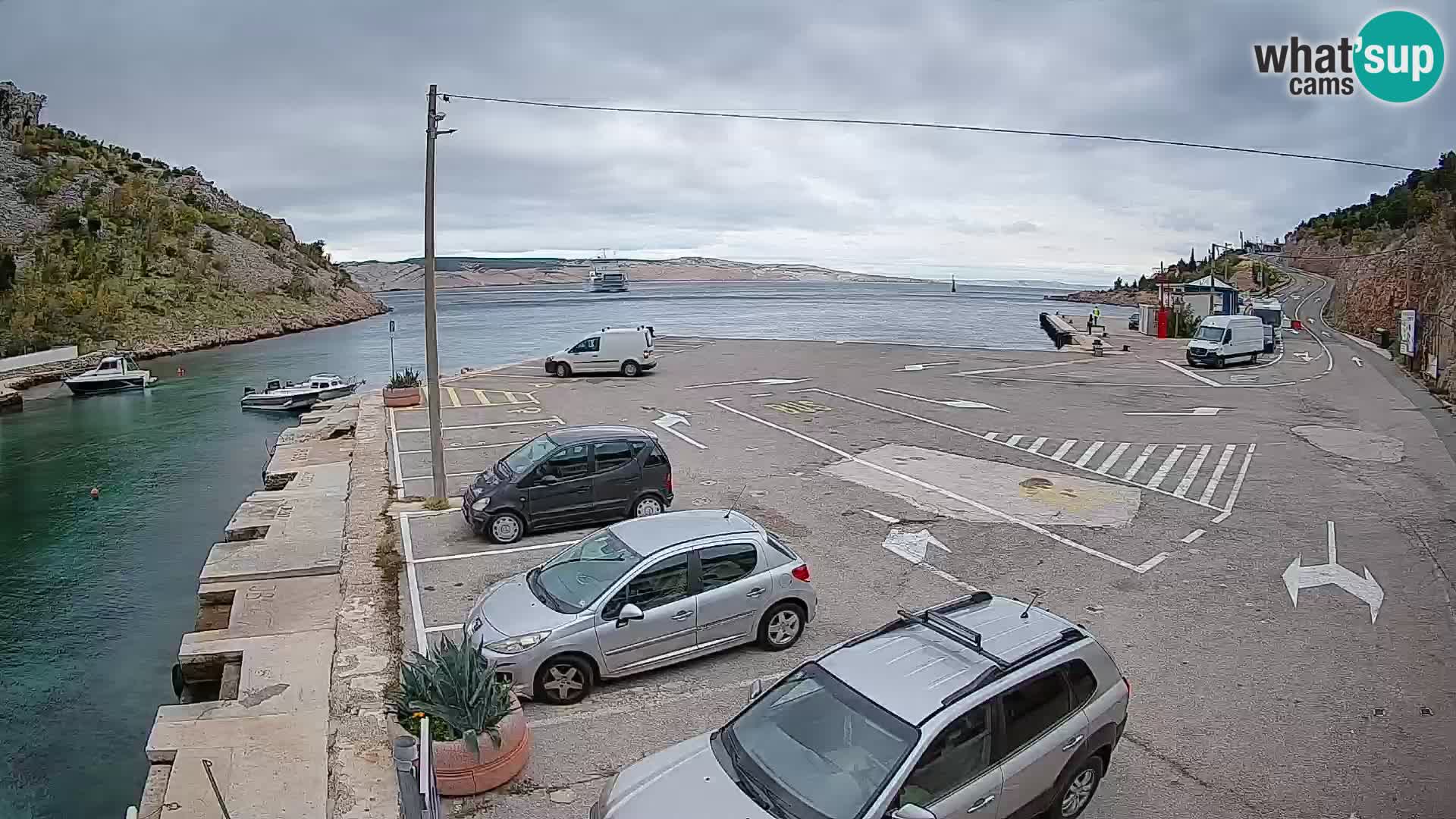 Web kamera trajektna luka Prizna – prema otoku Pag