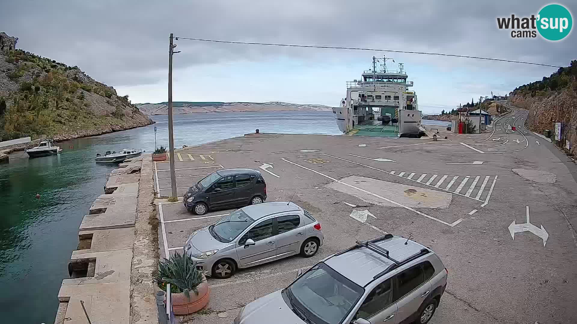 Web kamera trajektna luka Prizna – prema otoku Pag