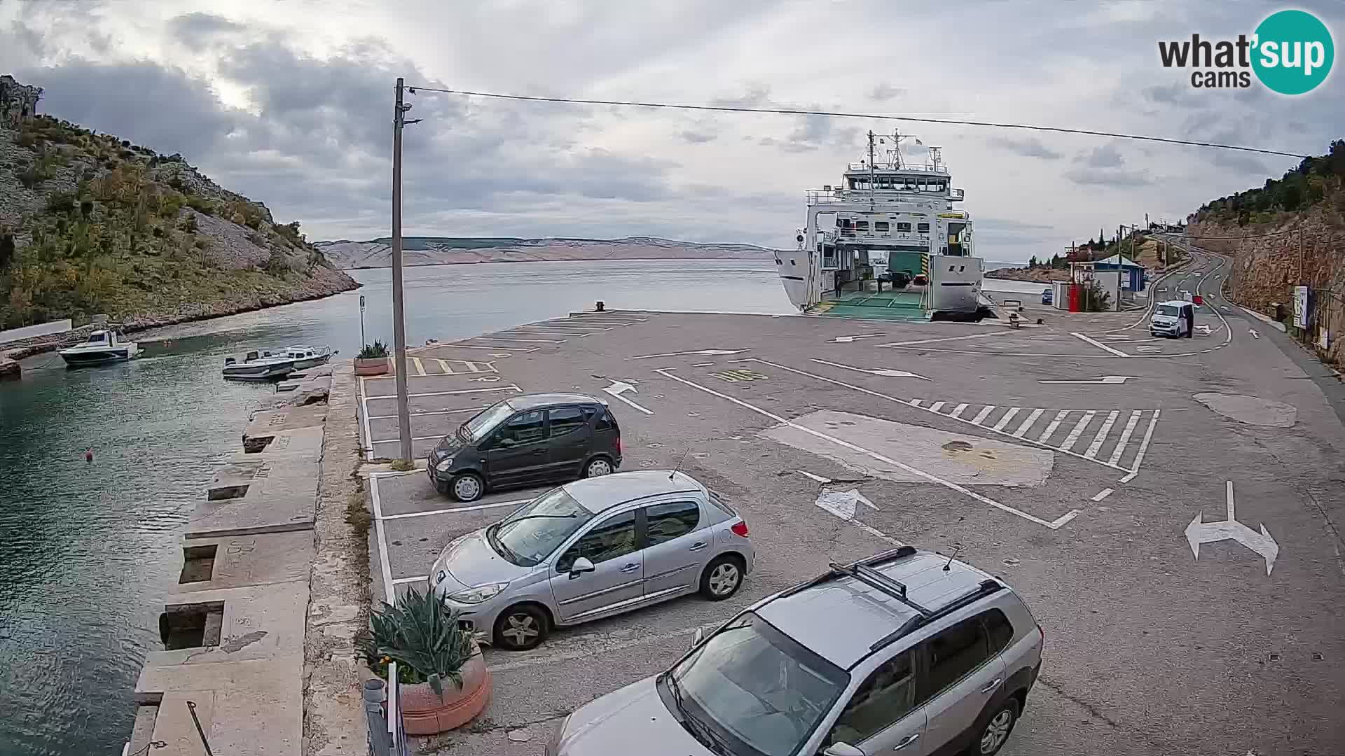 Webcam del puerto de ferris de Prizna – hacia la isla de Pag