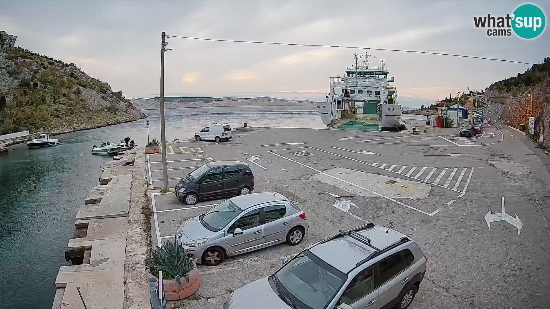 Web kamera trajektna luka Prizna – prema otoku Pag