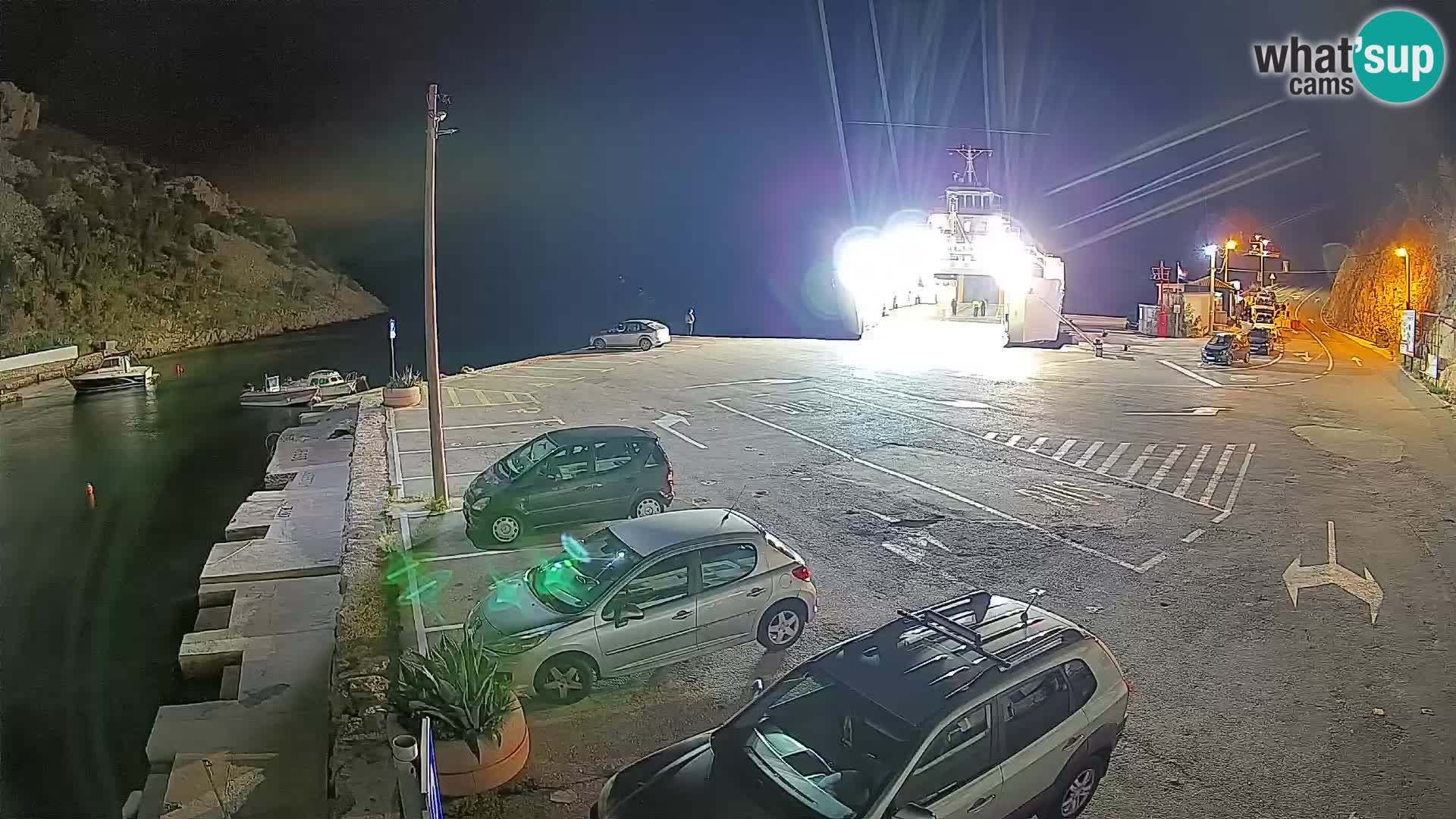 Webcam del puerto de ferris de Prizna – hacia la isla de Pag