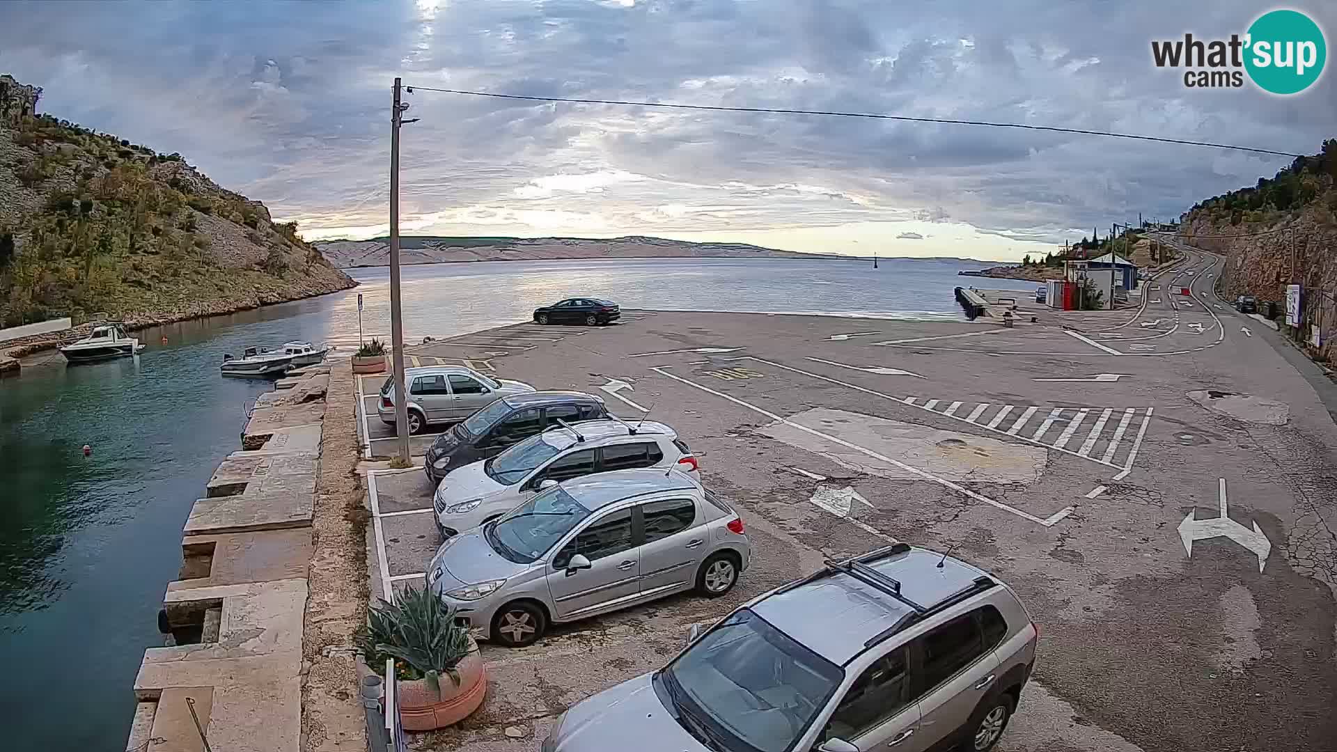 Web kamera trajektna luka Prizna – prema otoku Pag