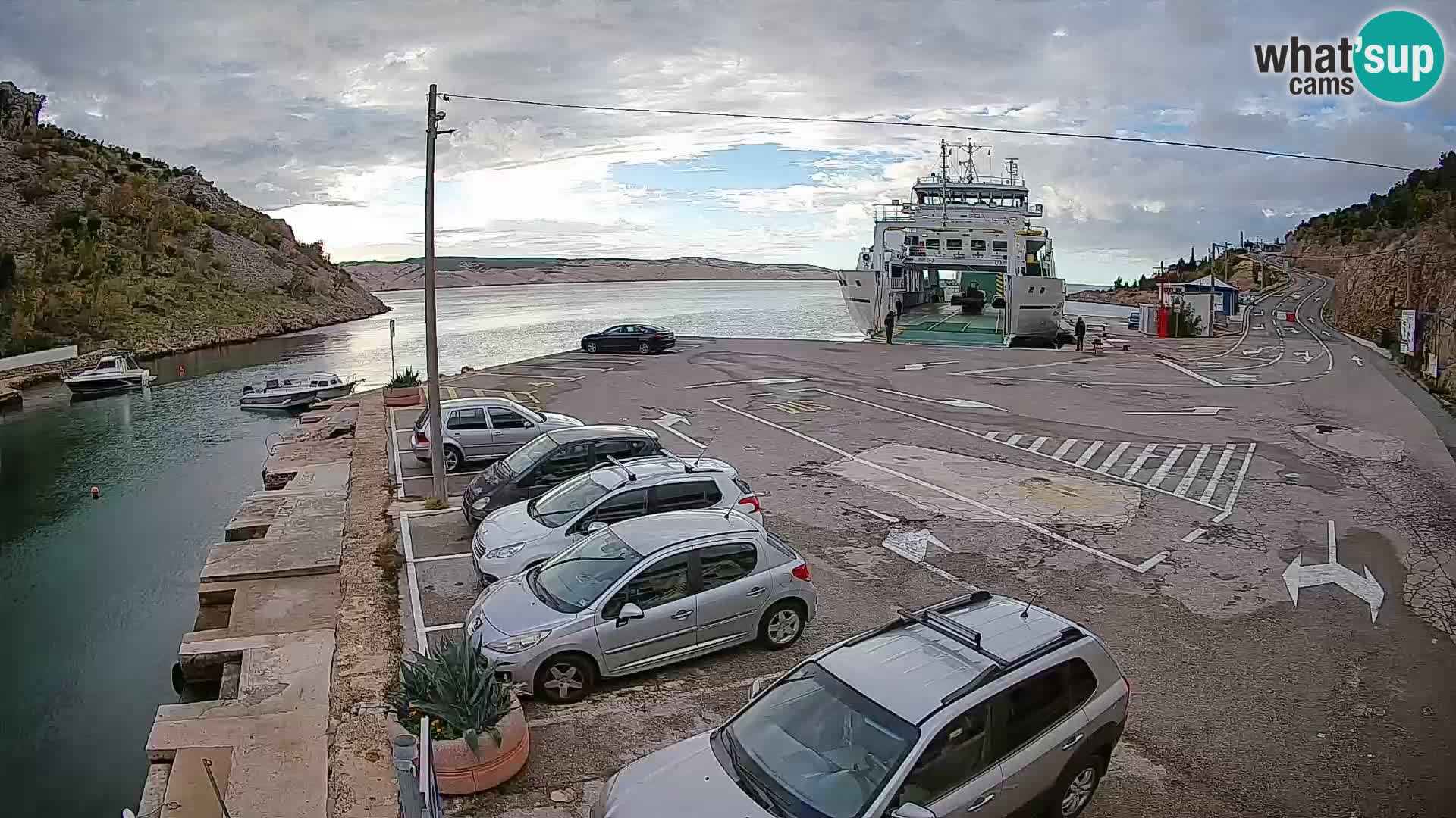 Webcam del puerto de ferris de Prizna – hacia la isla de Pag