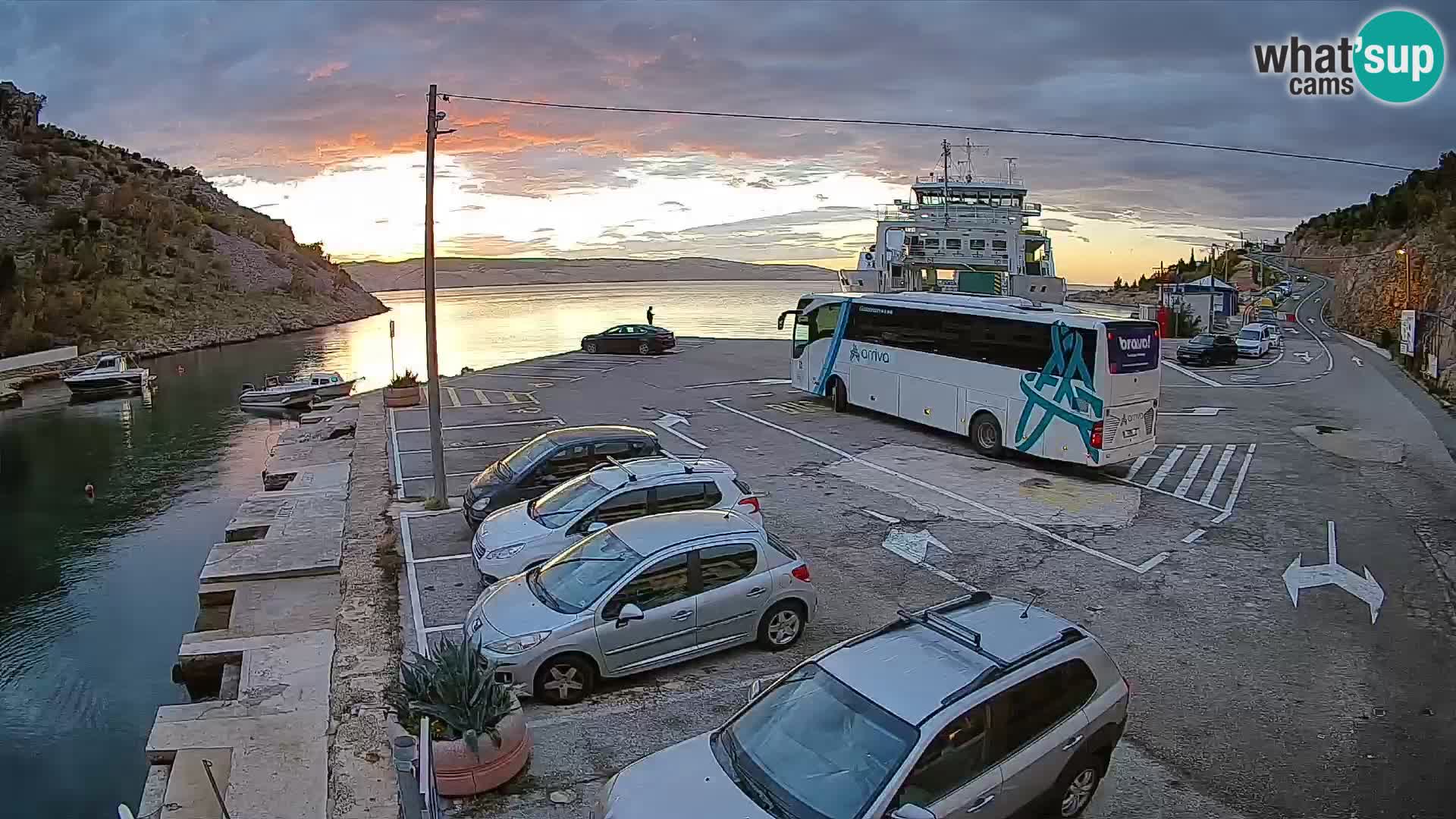 Webcam del puerto de ferris de Prizna – hacia la isla de Pag