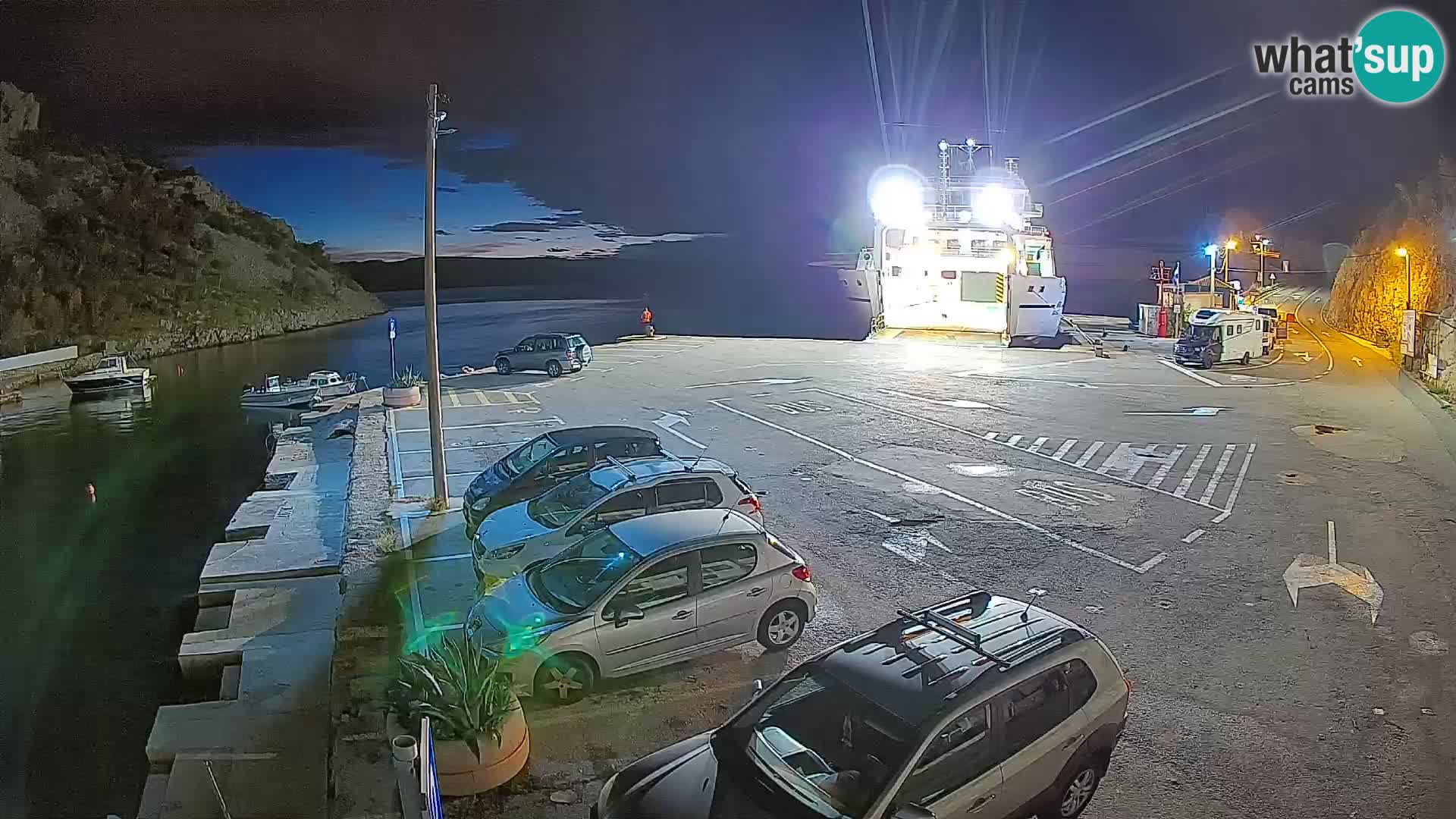 Web kamera trajektna luka Prizna – prema otoku Pag