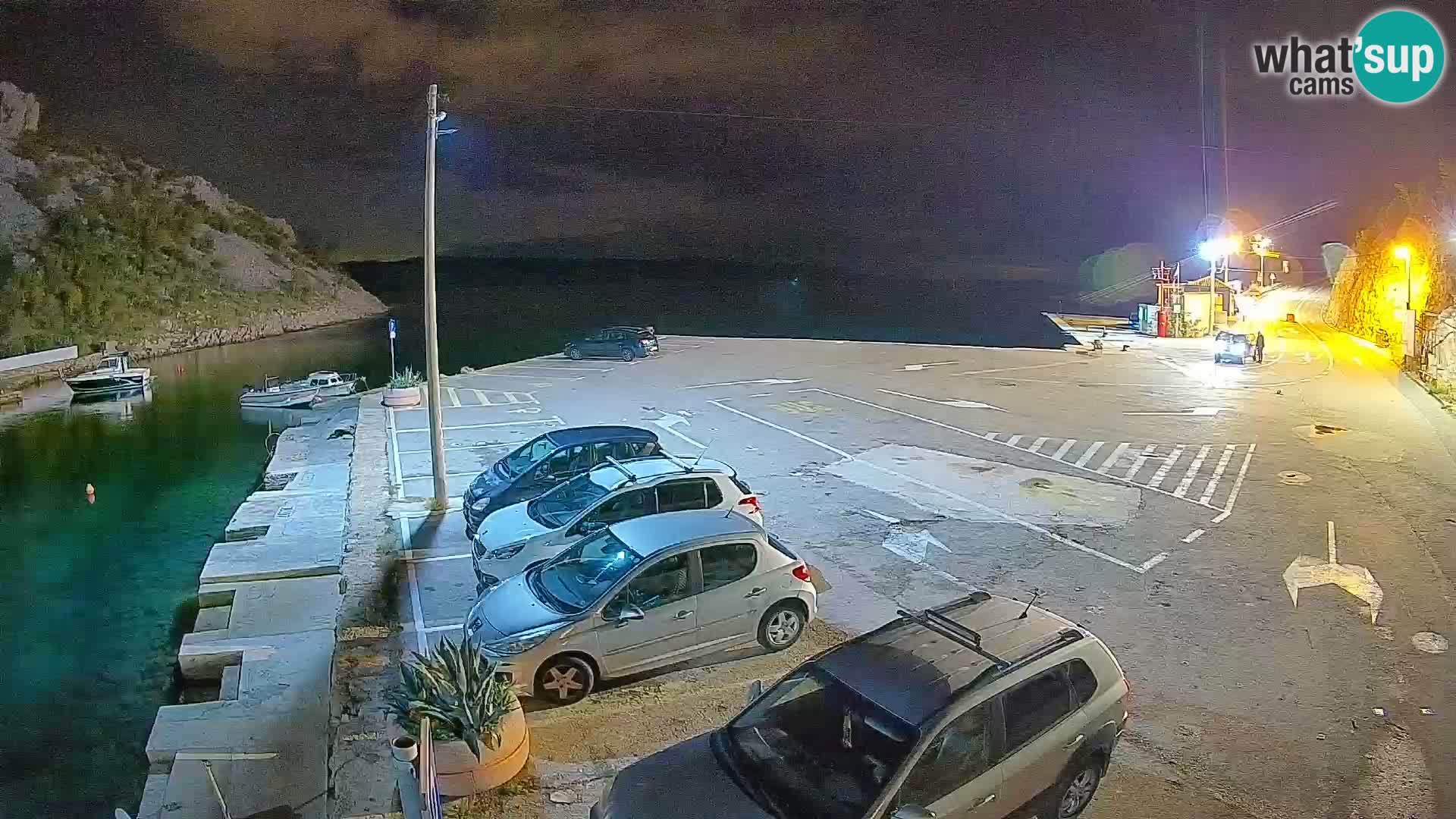 Spletna kamera trajektno pristanišče Prizna – proti otoku Pag