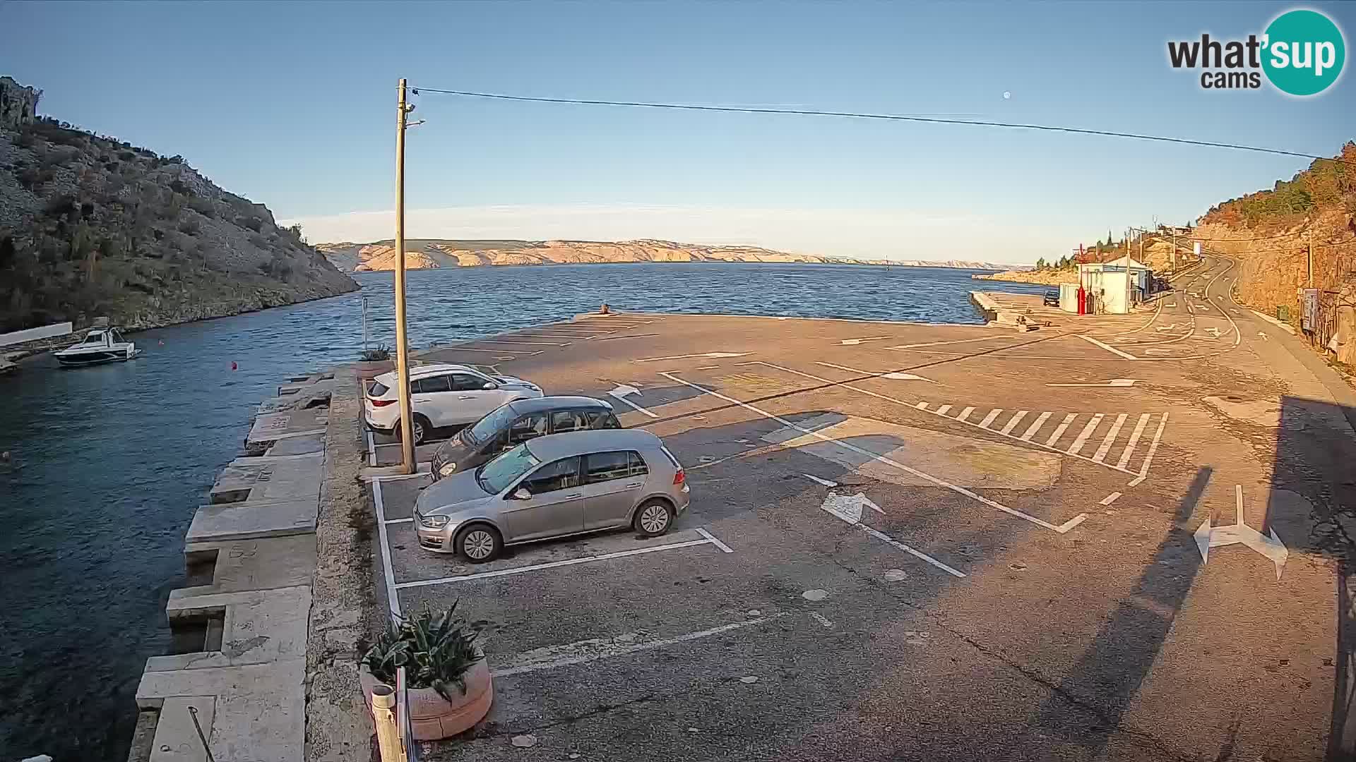 Webcam del puerto de ferris de Prizna – hacia la isla de Pag