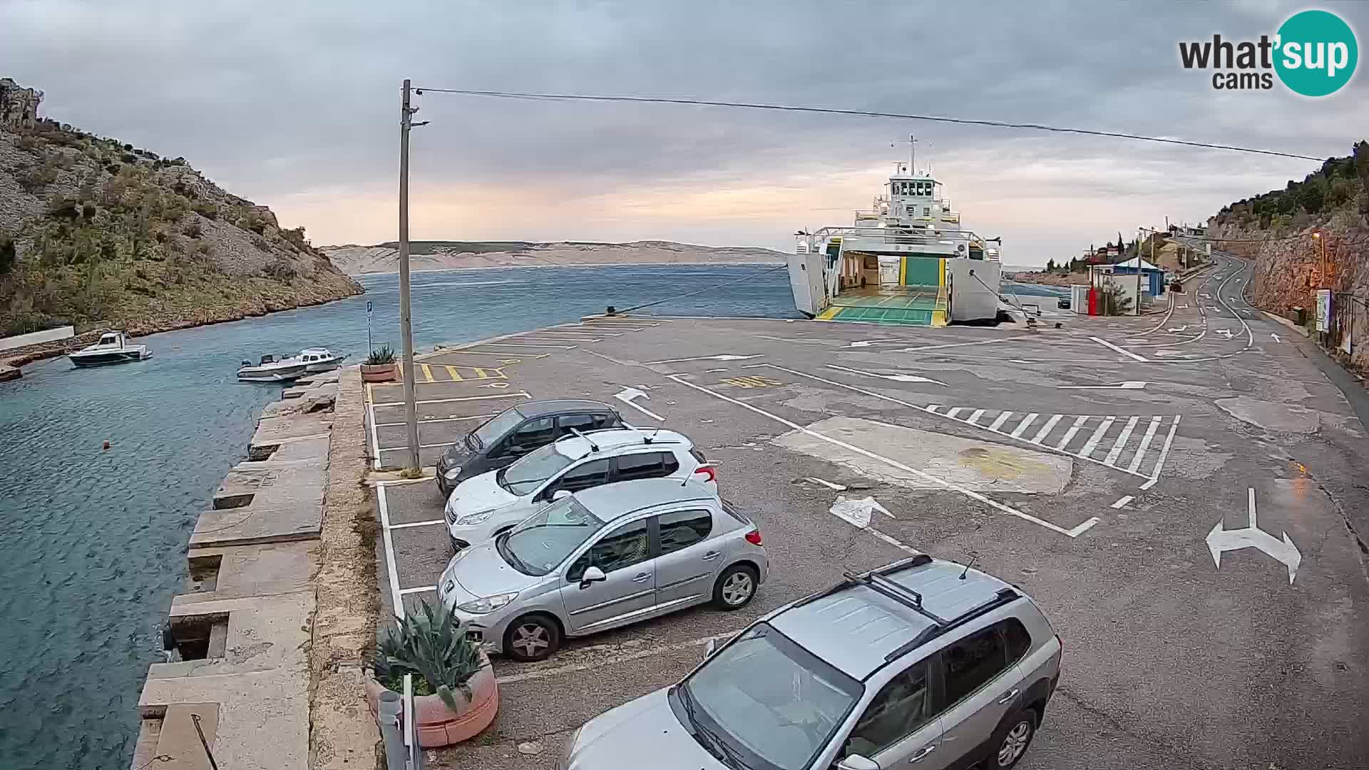 Web kamera trajektna luka Prizna – prema otoku Pag