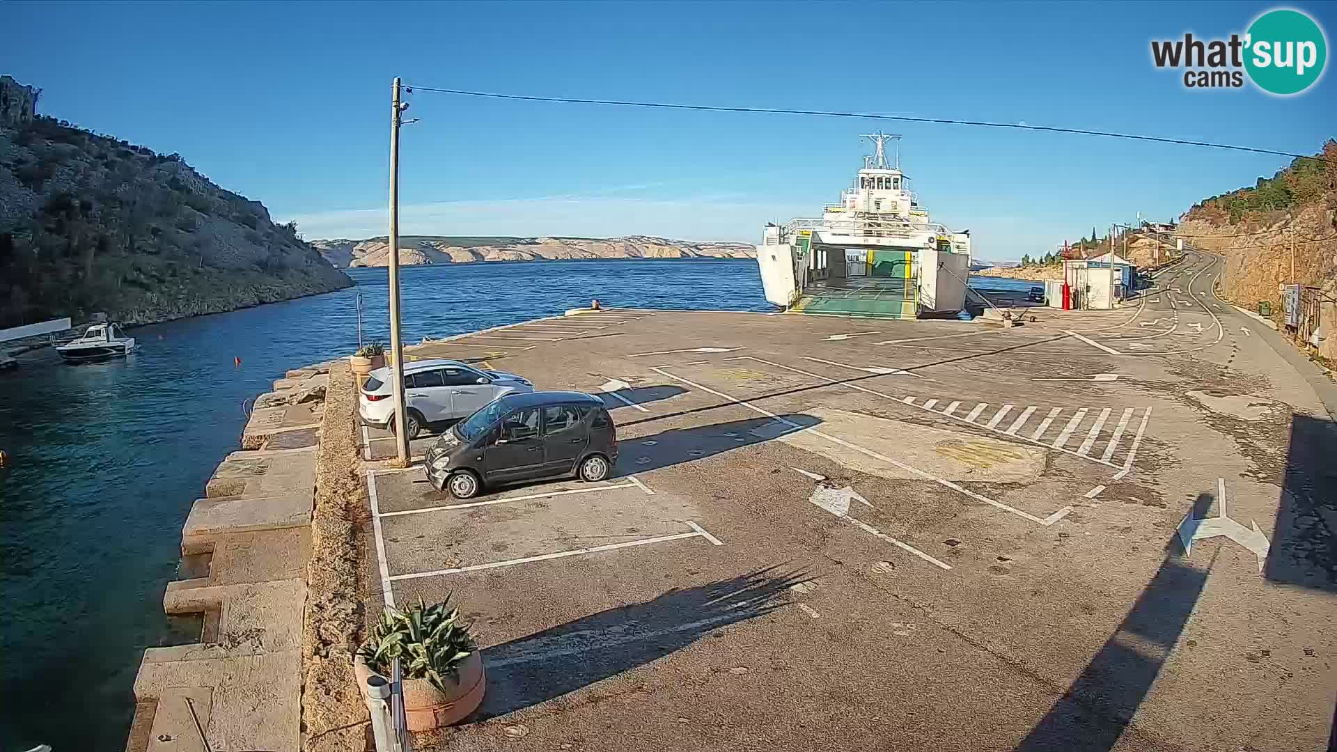 Webcam del puerto de ferris de Prizna – hacia la isla de Pag