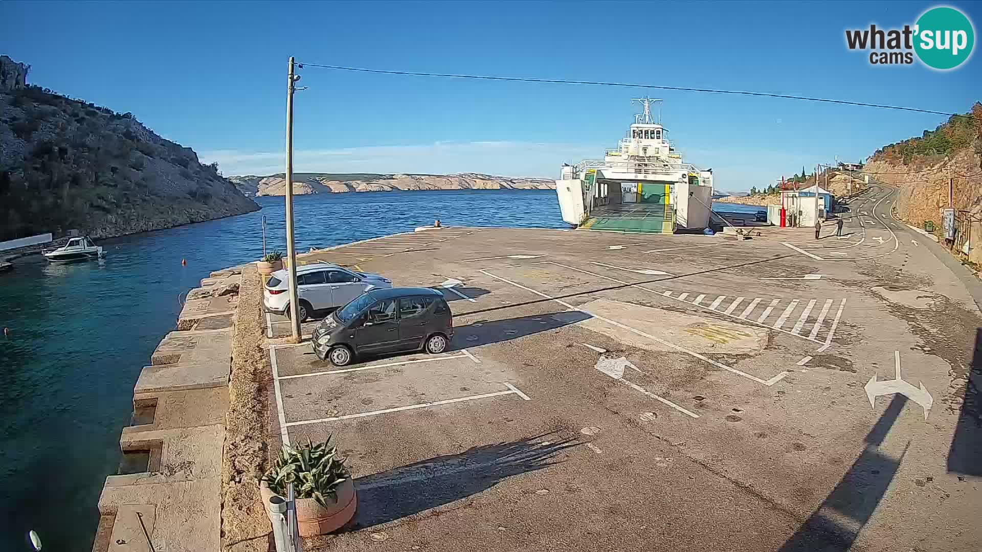 Webcam del puerto de ferris de Prizna – hacia la isla de Pag