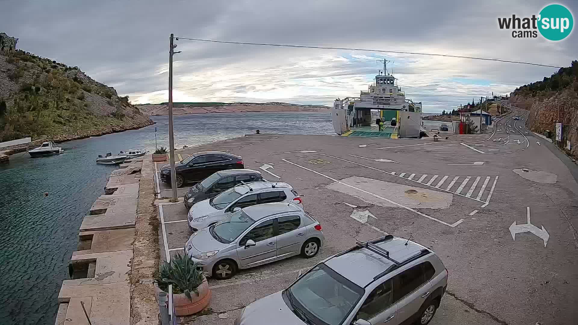Webcam del puerto de ferris de Prizna – hacia la isla de Pag