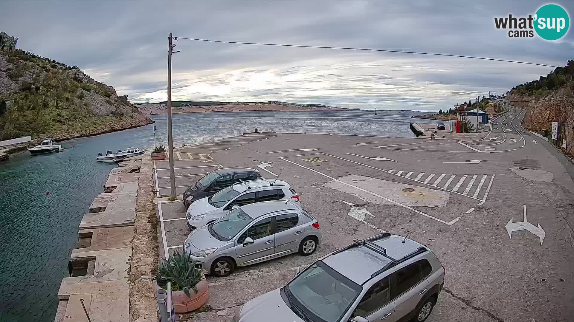 Webcam del puerto de ferris de Prizna – hacia la isla de Pag