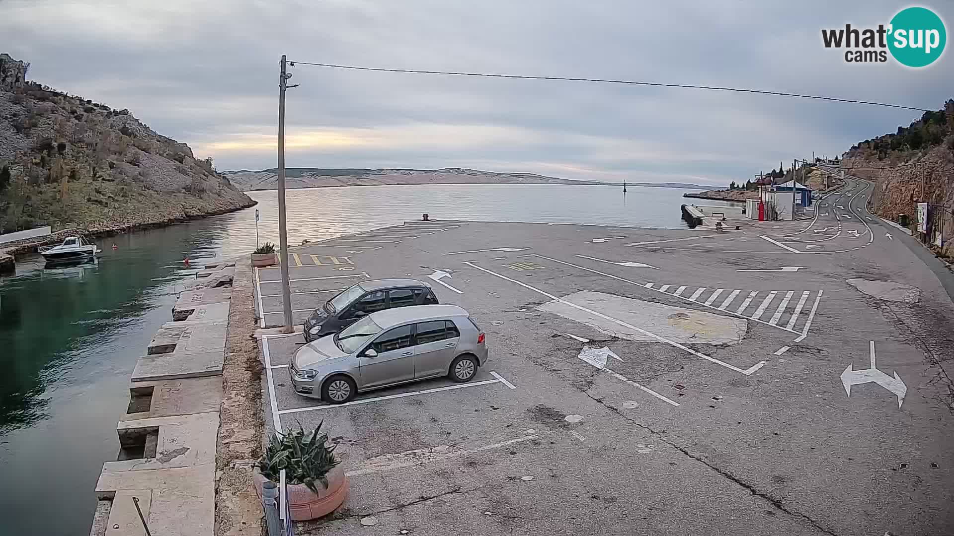 Web kamera trajektna luka Prizna – prema otoku Pag