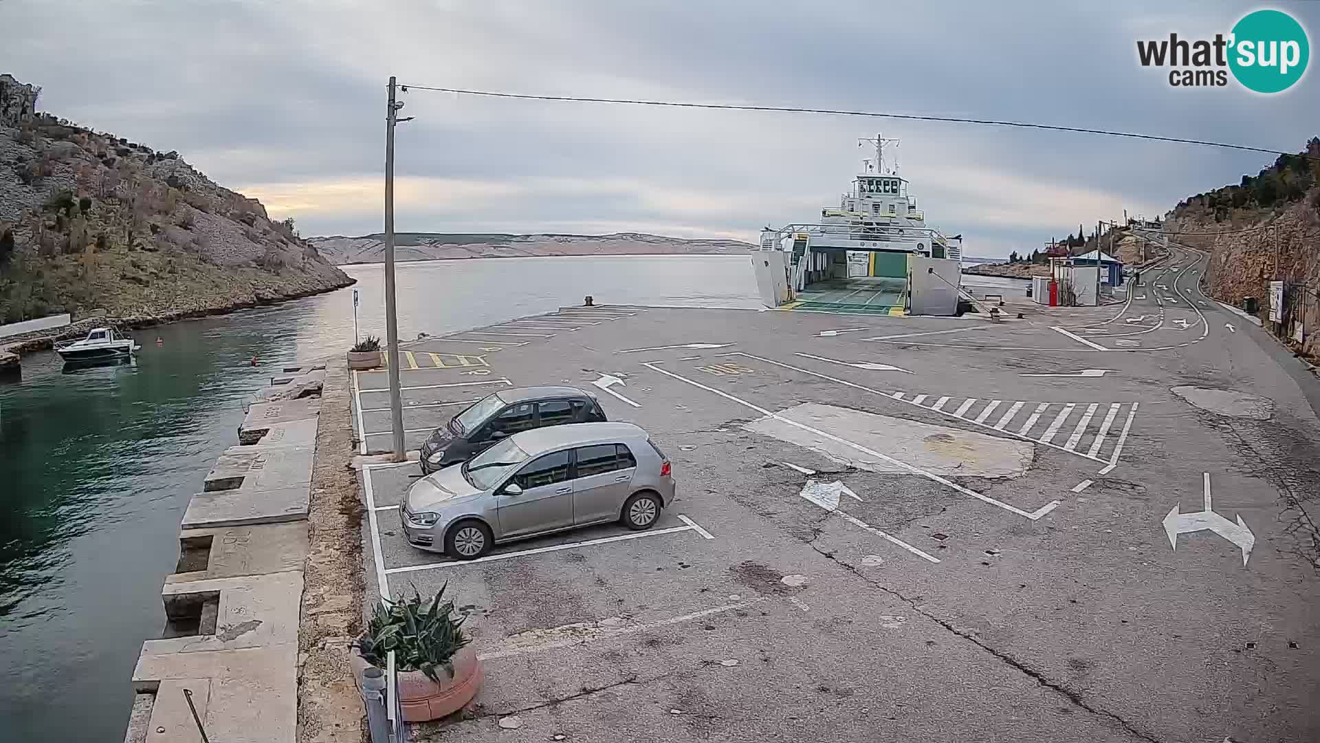 Webcam del puerto de ferris de Prizna – hacia la isla de Pag