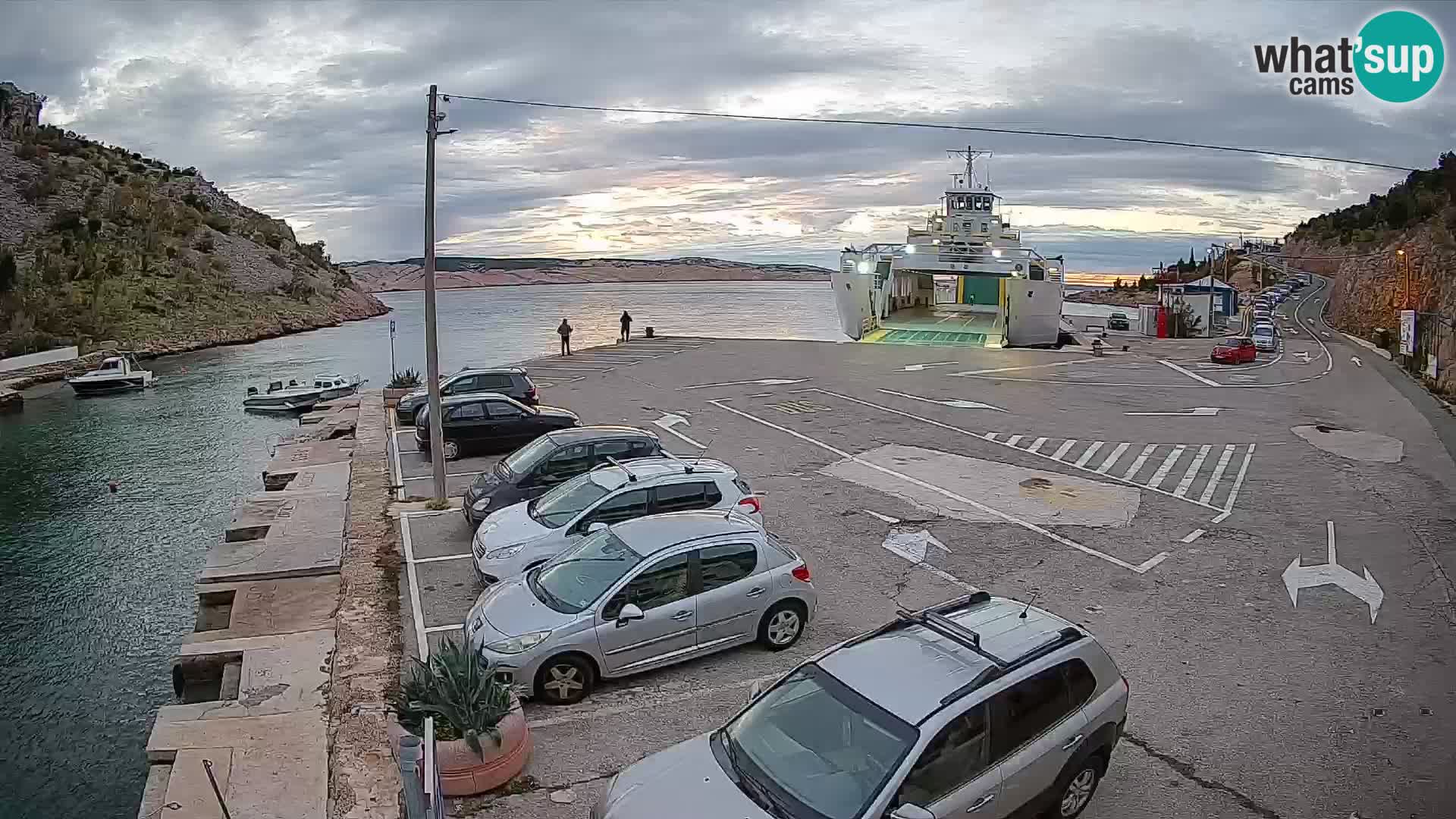 Webcam del puerto de ferris de Prizna – hacia la isla de Pag