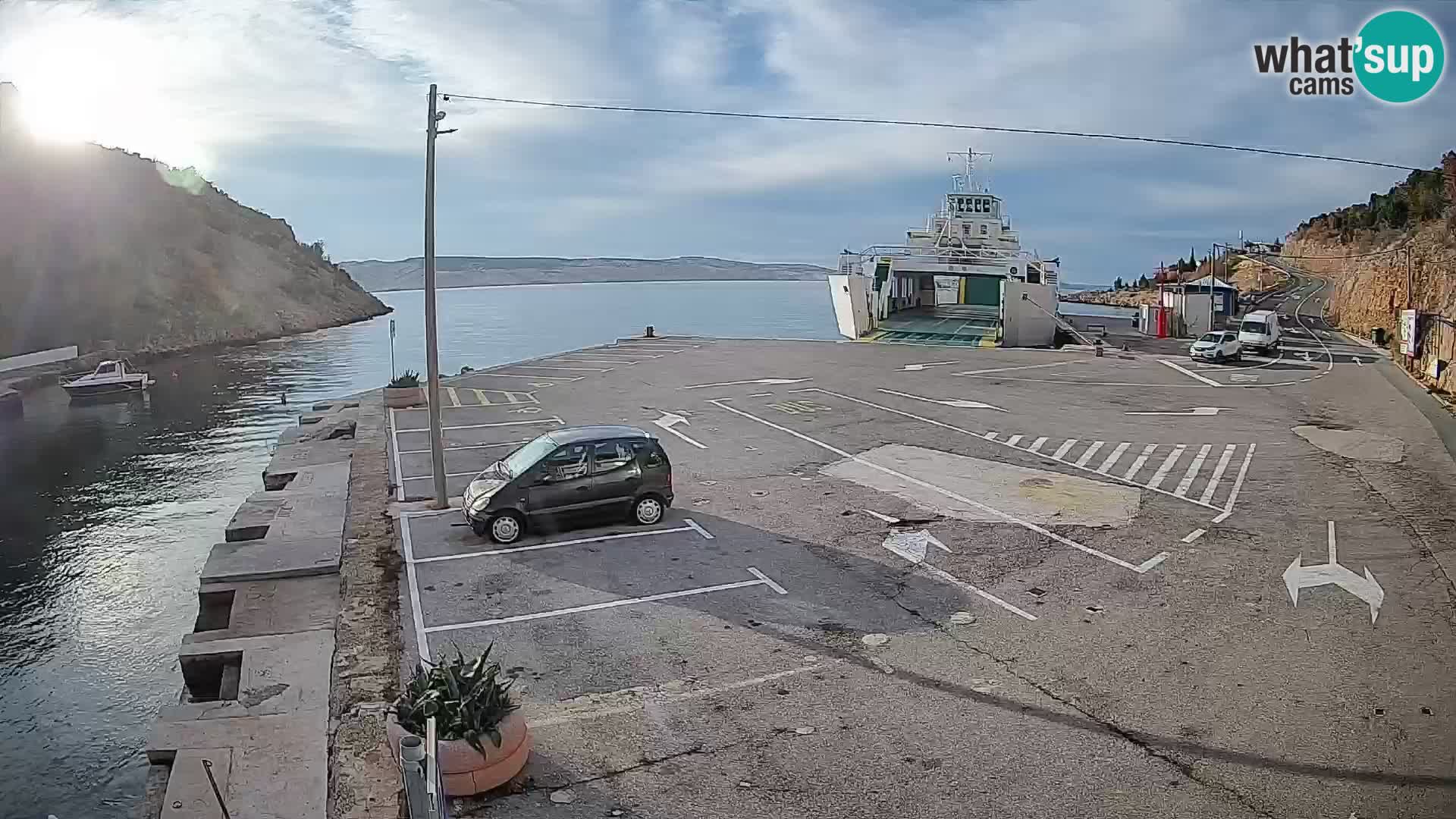 Webcam del puerto de ferris de Prizna – hacia la isla de Pag
