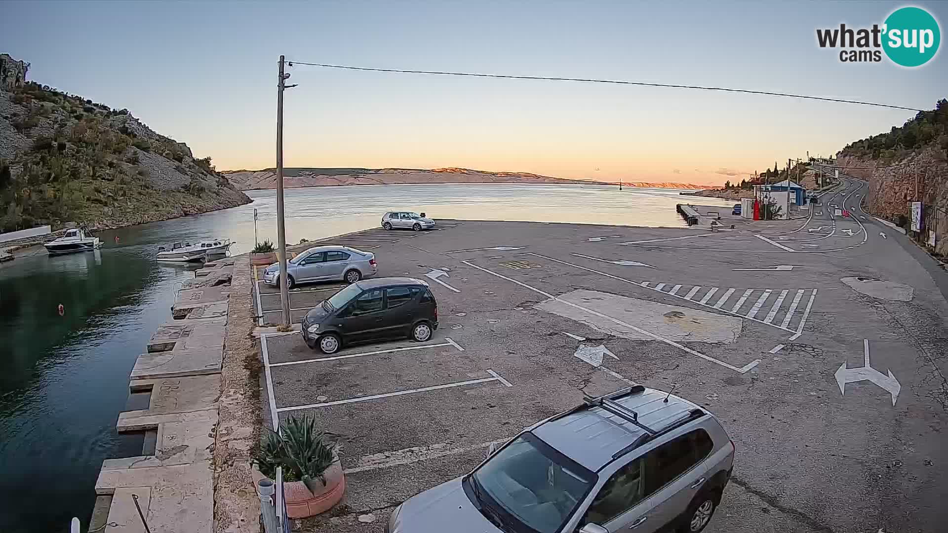 Webcam del puerto de ferris de Prizna – hacia la isla de Pag