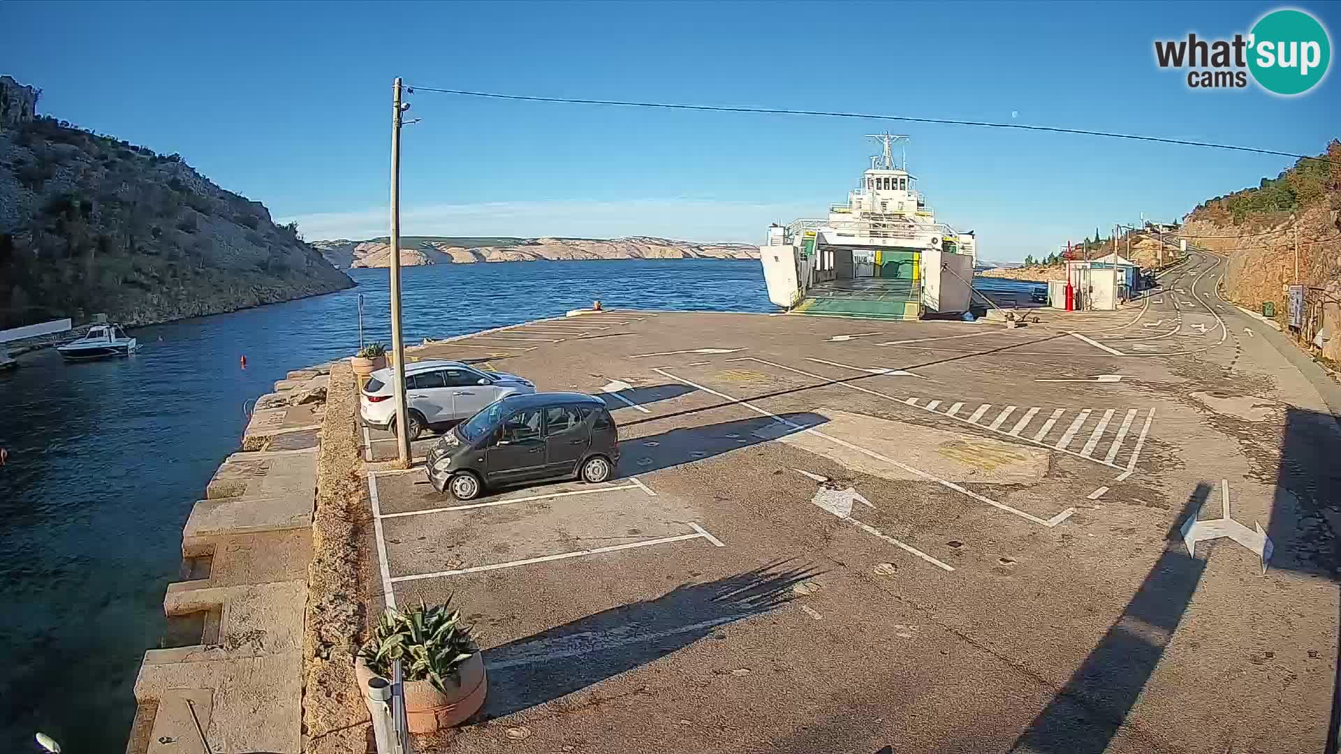 Web kamera trajektna luka Prizna – prema otoku Pag