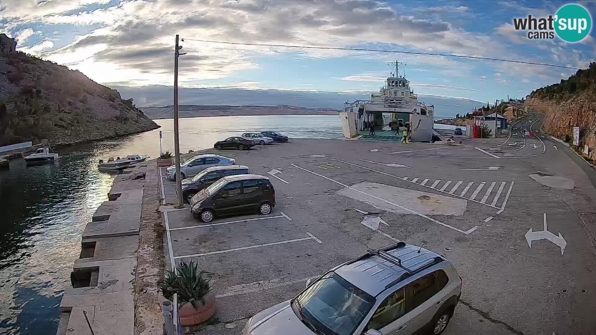 Web kamera trajektna luka Prizna – prema otoku Pag