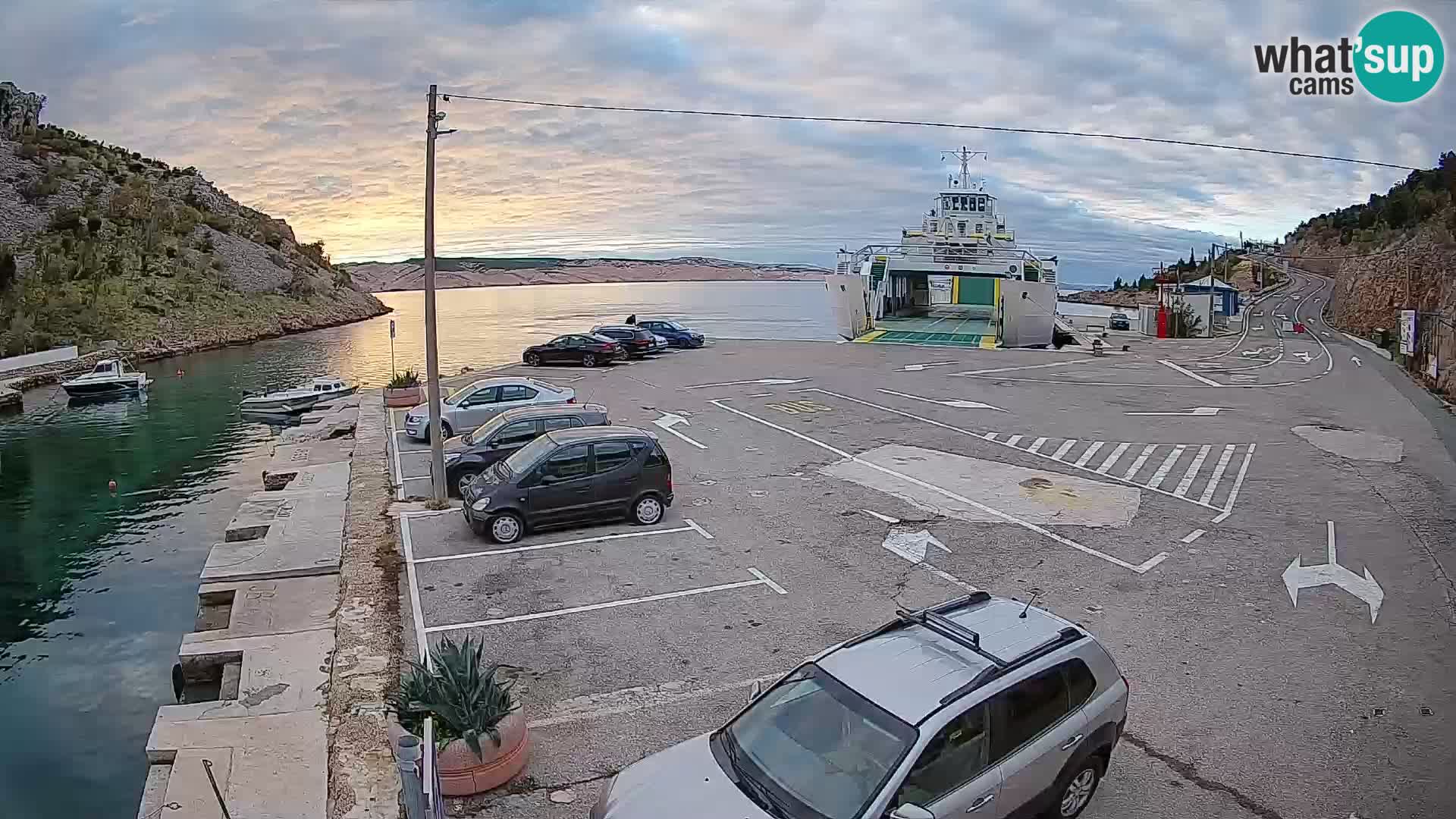 Webcam del puerto de ferris de Prizna – hacia la isla de Pag