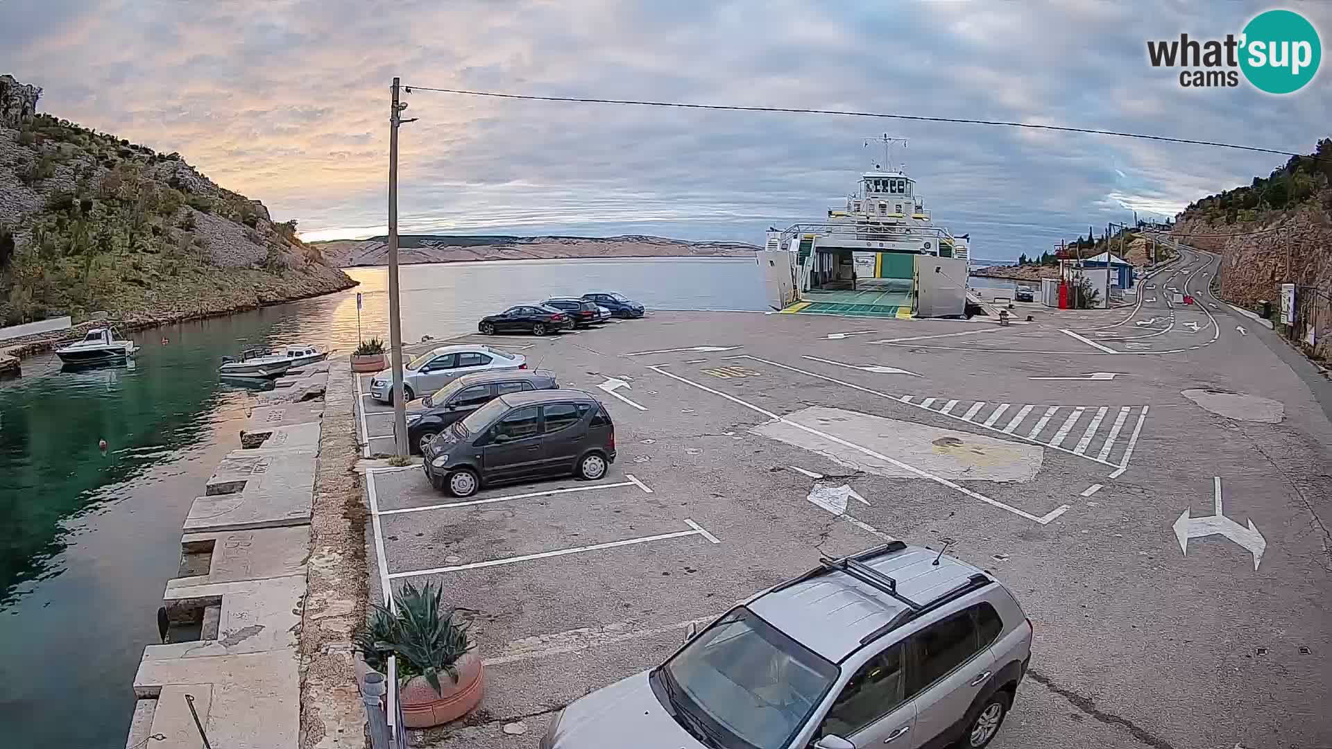 Web kamera trajektna luka Prizna – prema otoku Pag