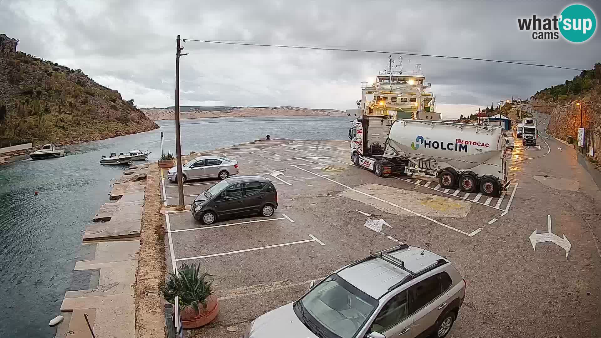 Web kamera trajektna luka Prizna – prema otoku Pag