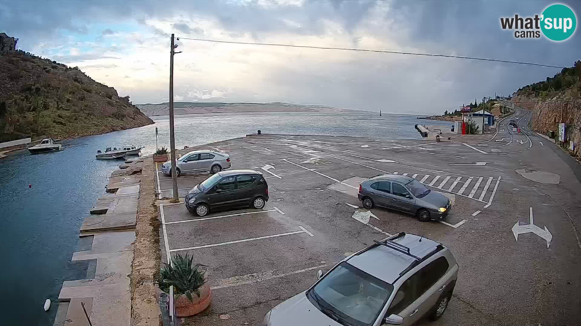 Webcam del puerto de ferris de Prizna – hacia la isla de Pag