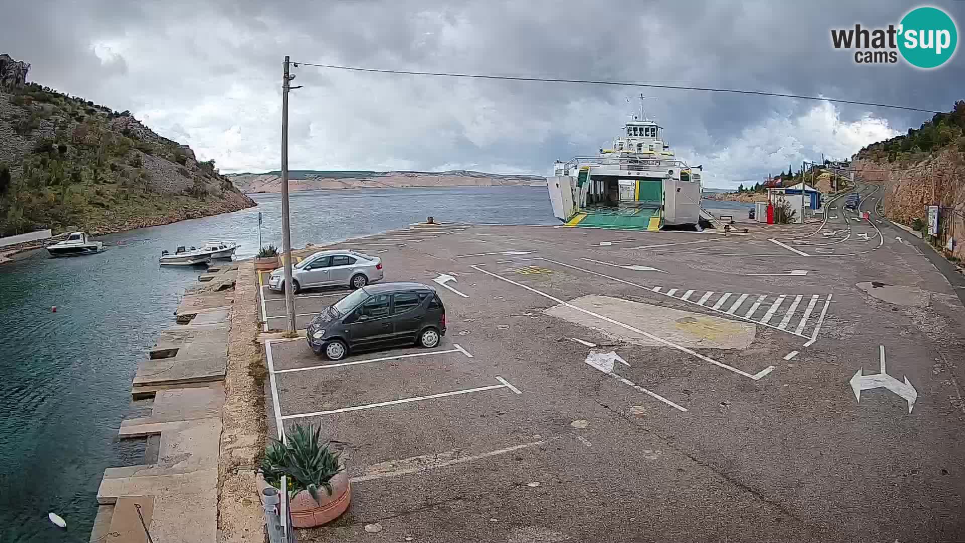 Webcam del puerto de ferris de Prizna – hacia la isla de Pag