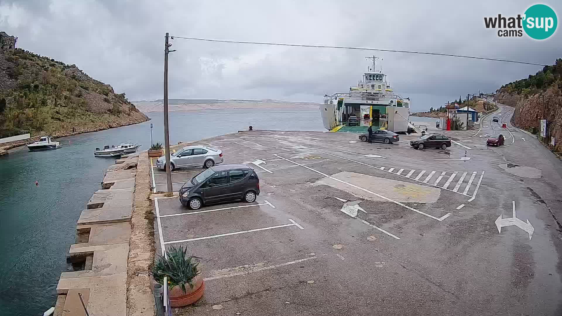 Webcam del puerto de ferris de Prizna – hacia la isla de Pag