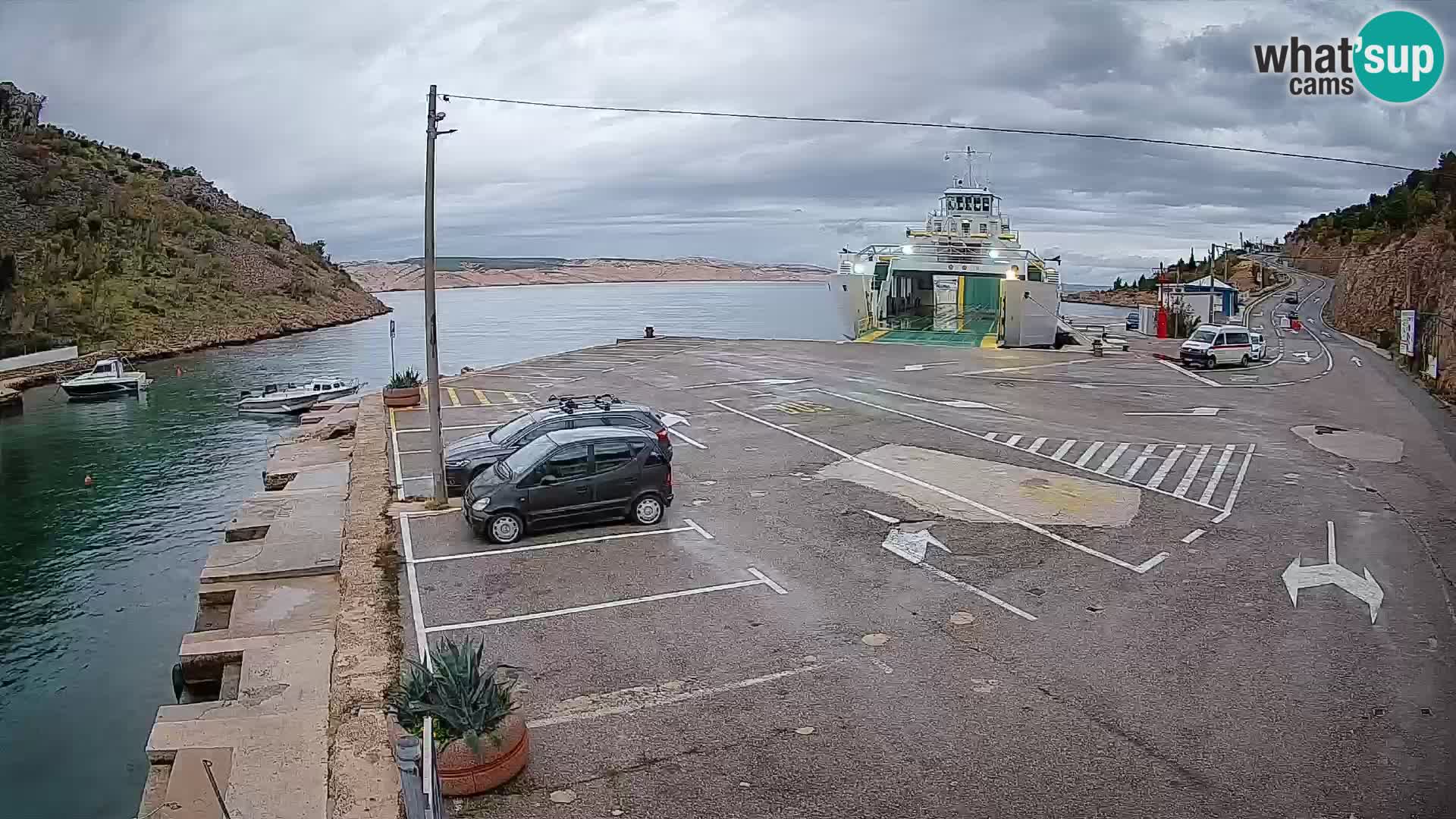 Webcam del puerto de ferris de Prizna – hacia la isla de Pag