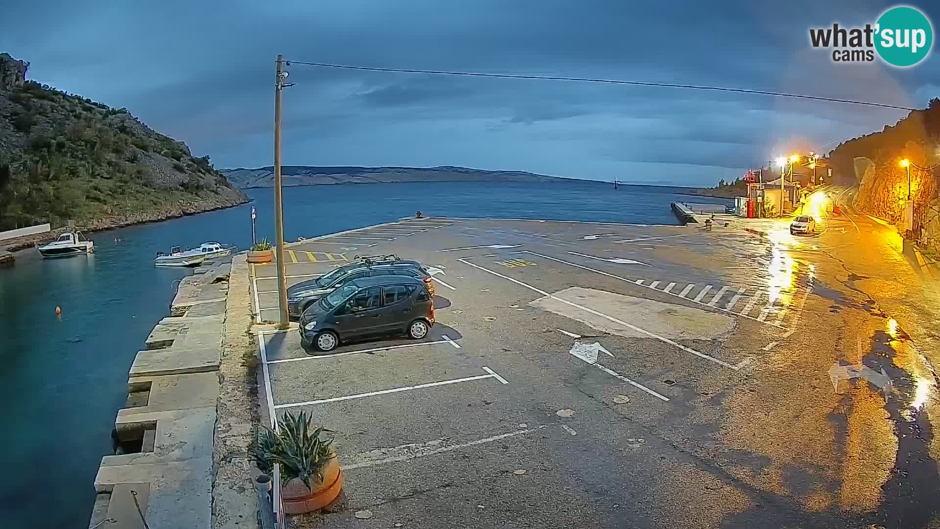 Web kamera trajektna luka Prizna – prema otoku Pag