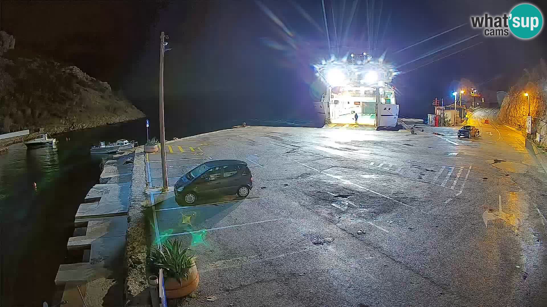 Web kamera trajektna luka Prizna – prema otoku Pag