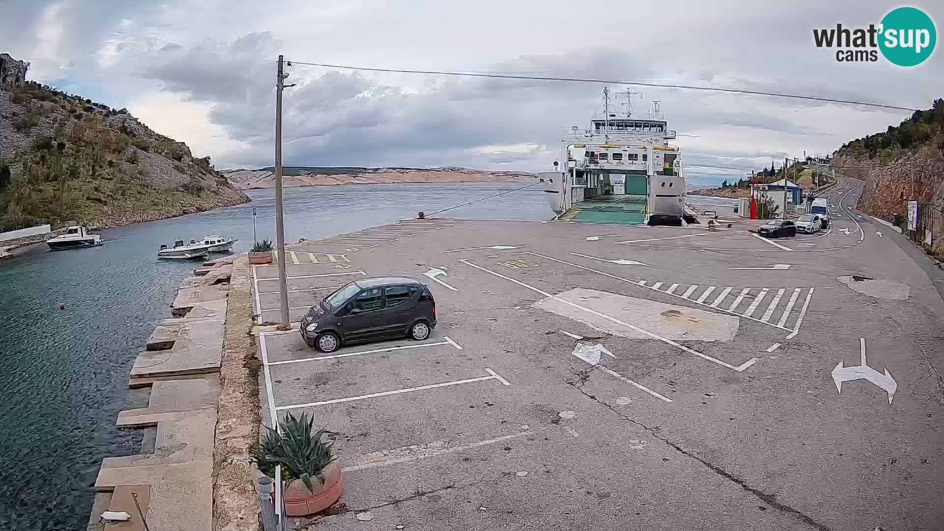 Web kamera trajektna luka Prizna – prema otoku Pag