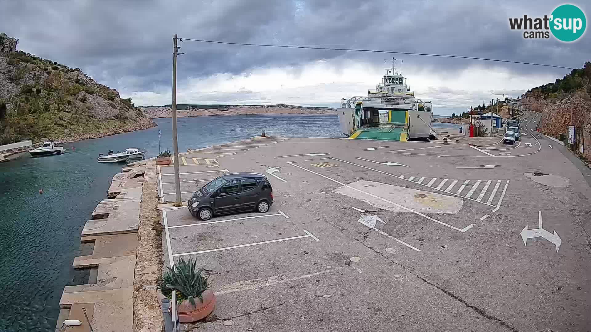Webcam del puerto de ferris de Prizna – hacia la isla de Pag