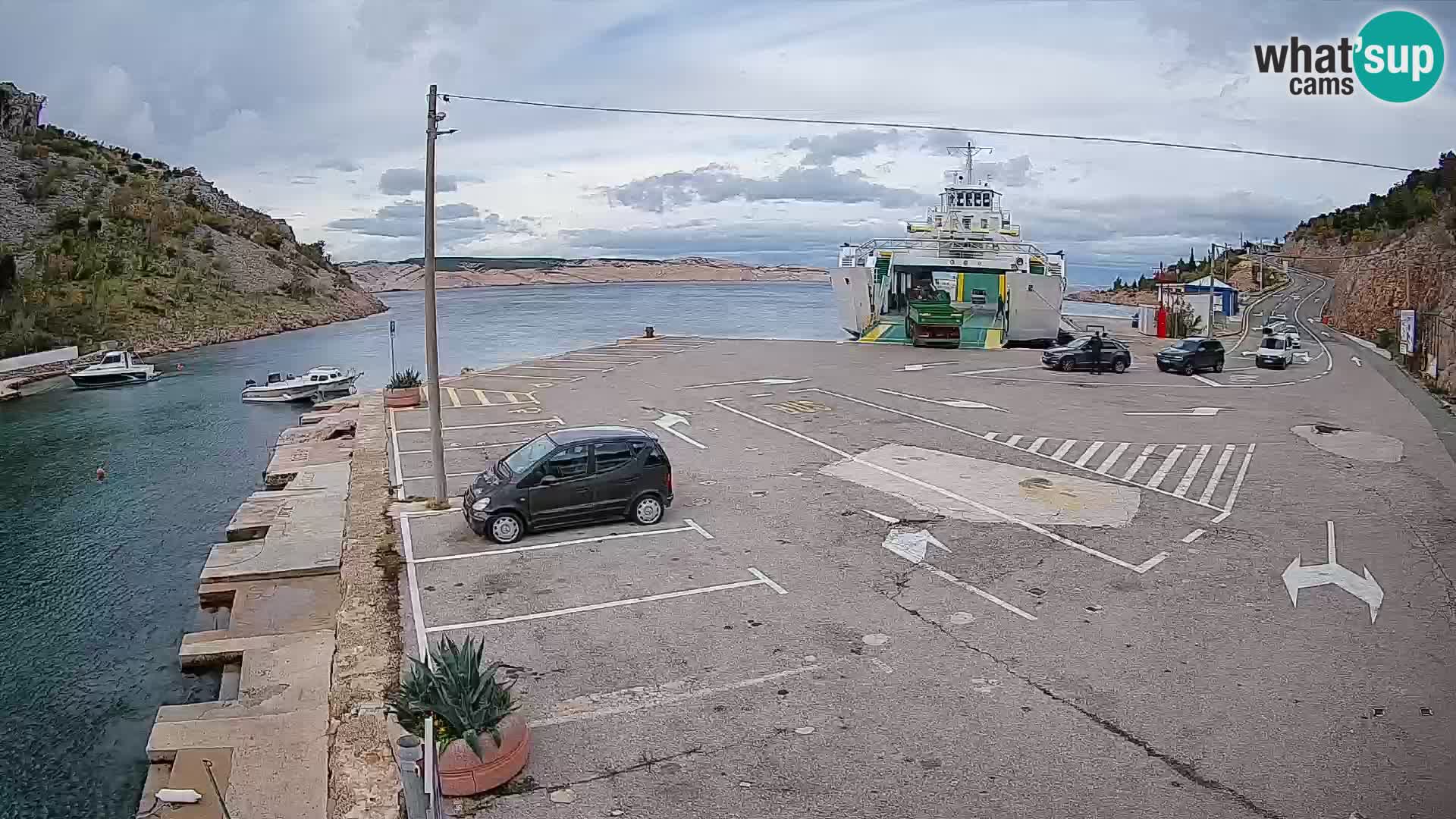 Webcam del puerto de ferris de Prizna – hacia la isla de Pag
