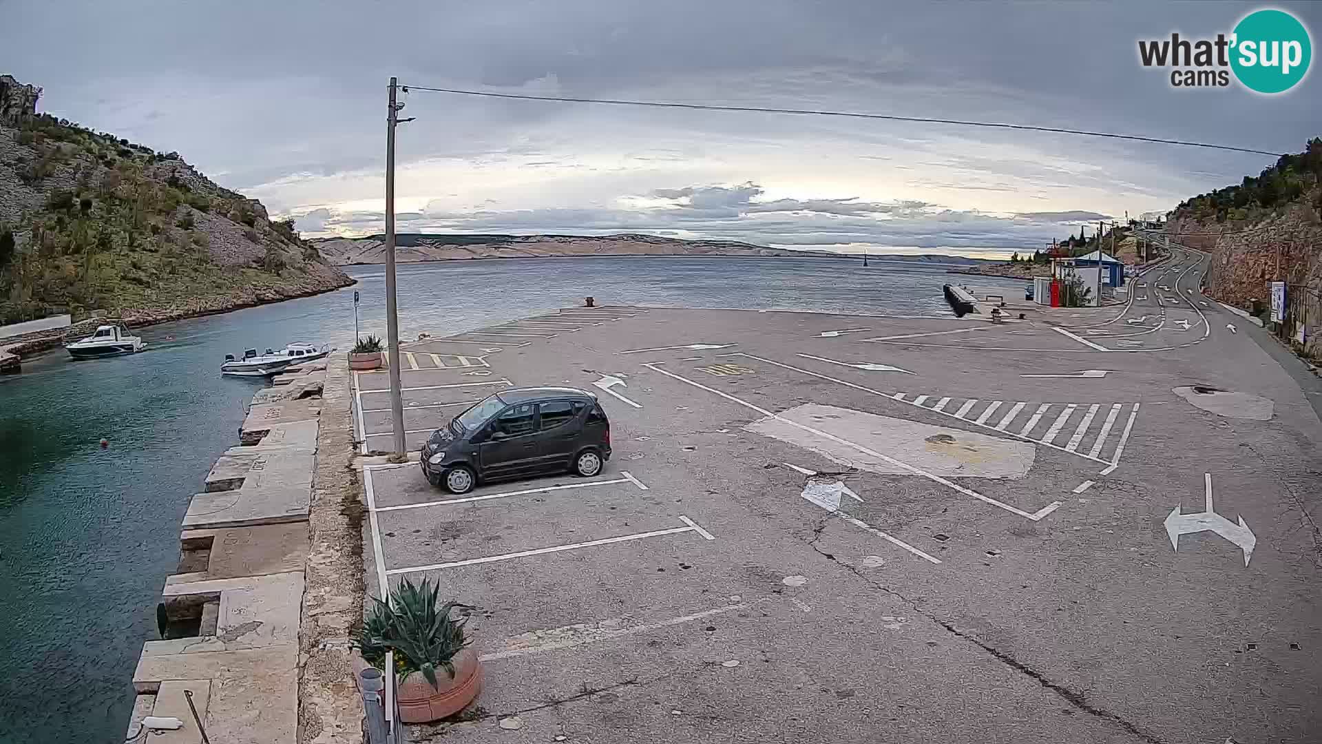 Webcam del puerto de ferris de Prizna – hacia la isla de Pag