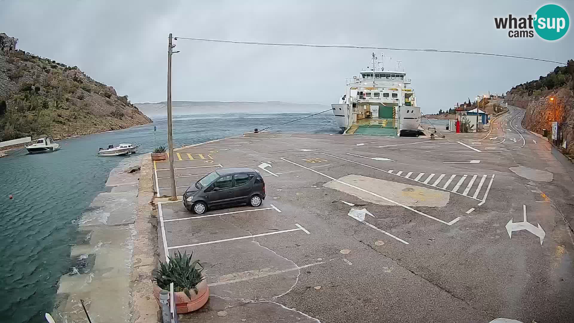 Webcam del puerto de ferris de Prizna – hacia la isla de Pag
