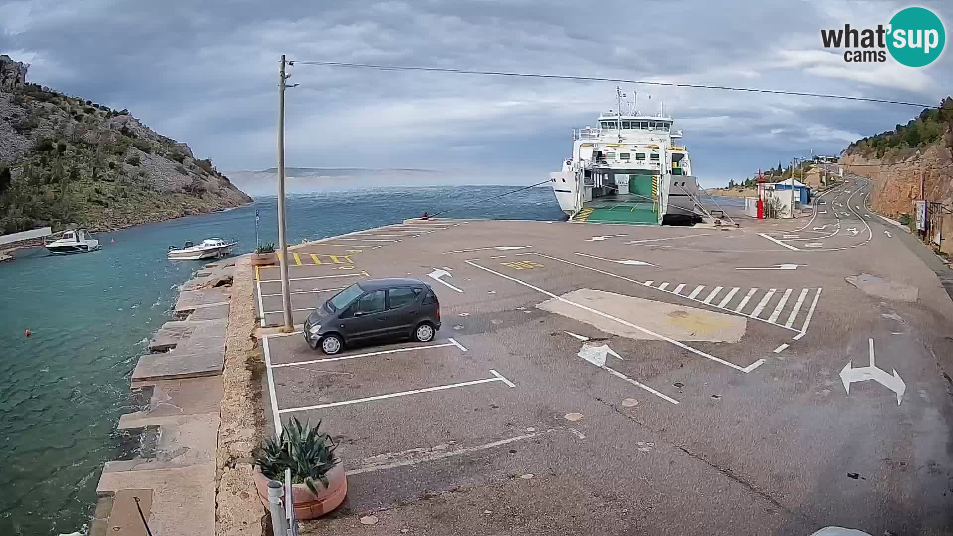 Web kamera trajektna luka Prizna – prema otoku Pag