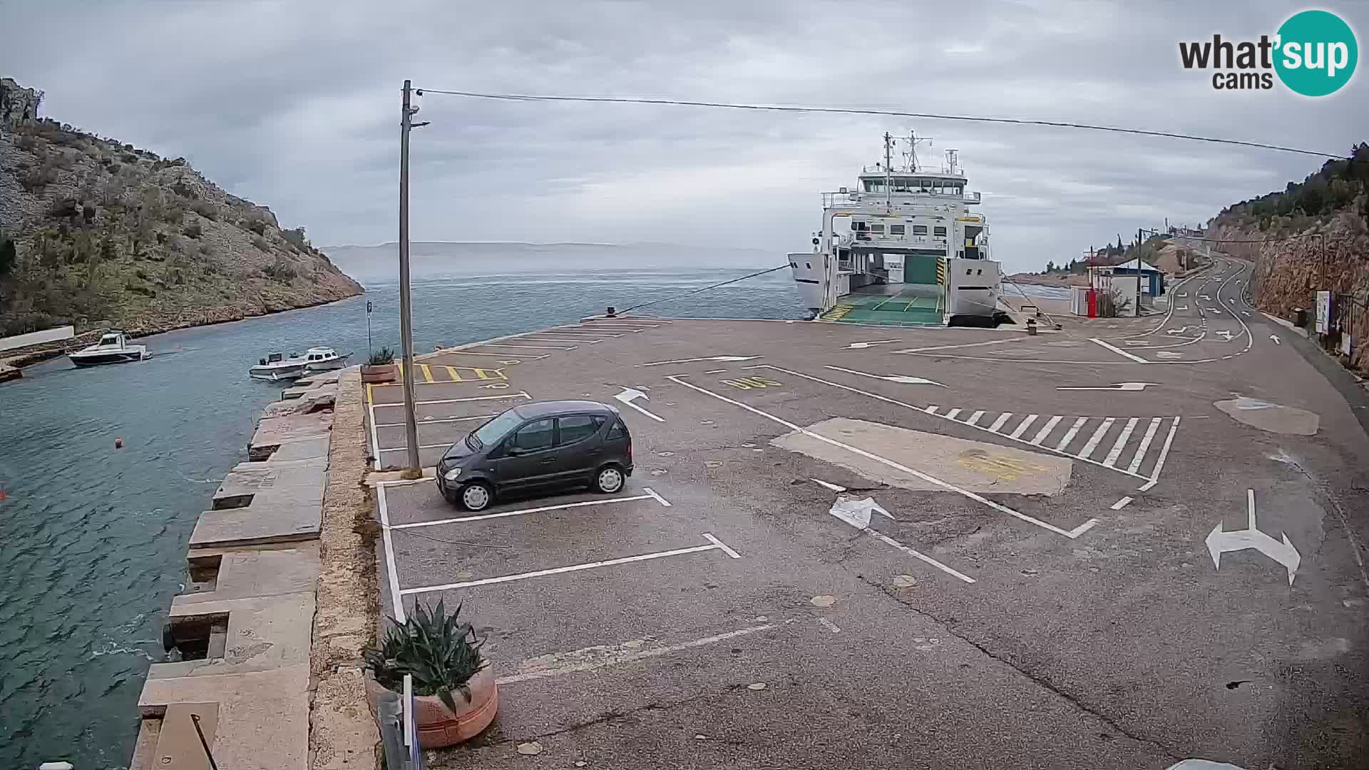 Web kamera trajektna luka Prizna – prema otoku Pag