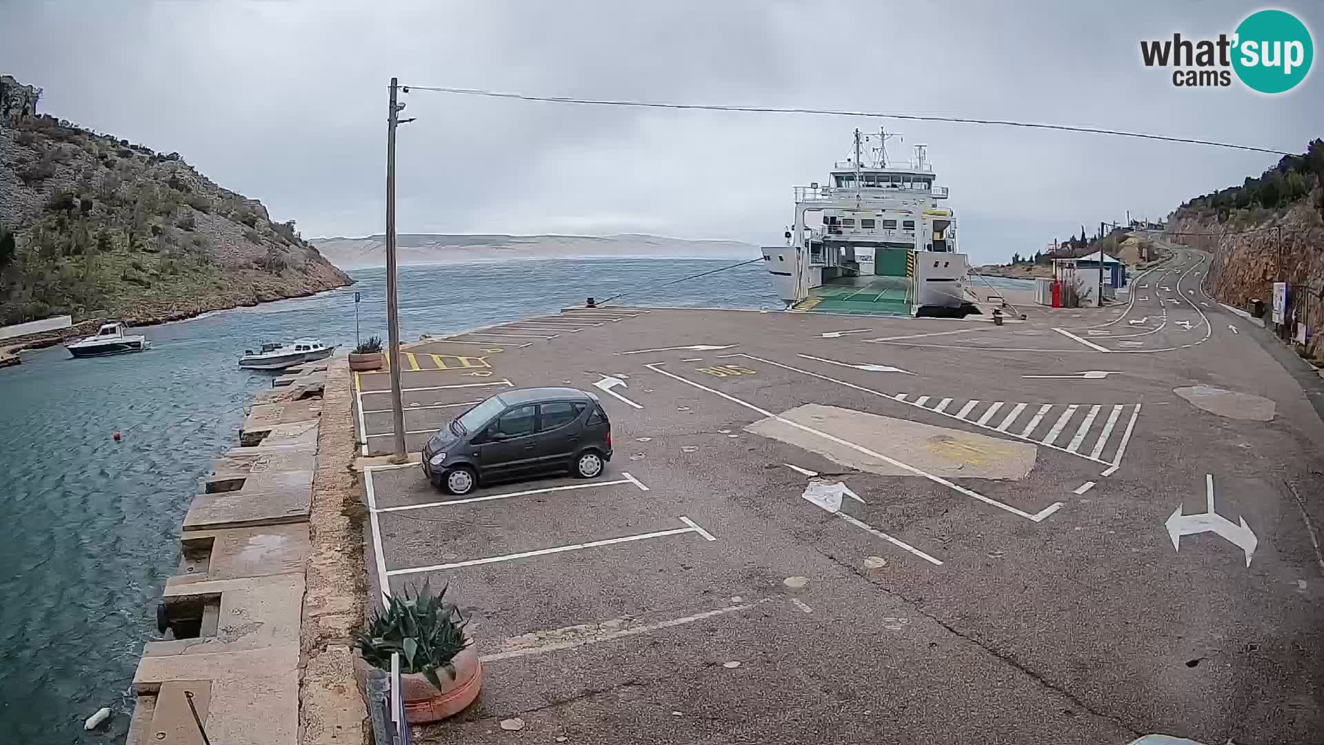 Web kamera trajektna luka Prizna – prema otoku Pag