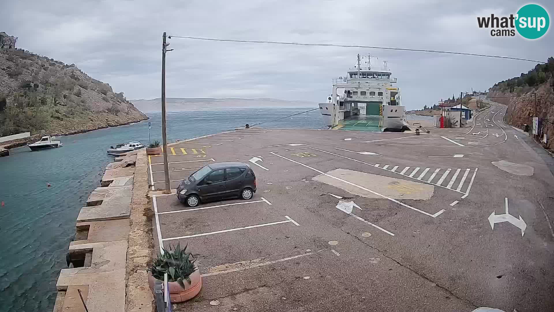 Webcam del puerto de ferris de Prizna – hacia la isla de Pag